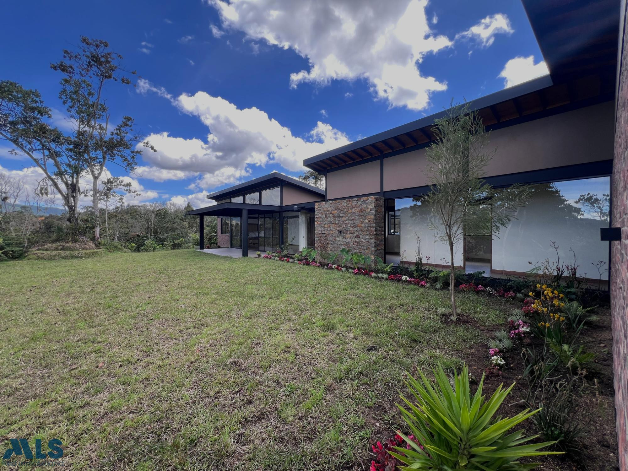 CASA CAMPESTRE 332 m² - EN MONTE SERENO REFUGIO CAMPESTRE el-retiro - pantanillo