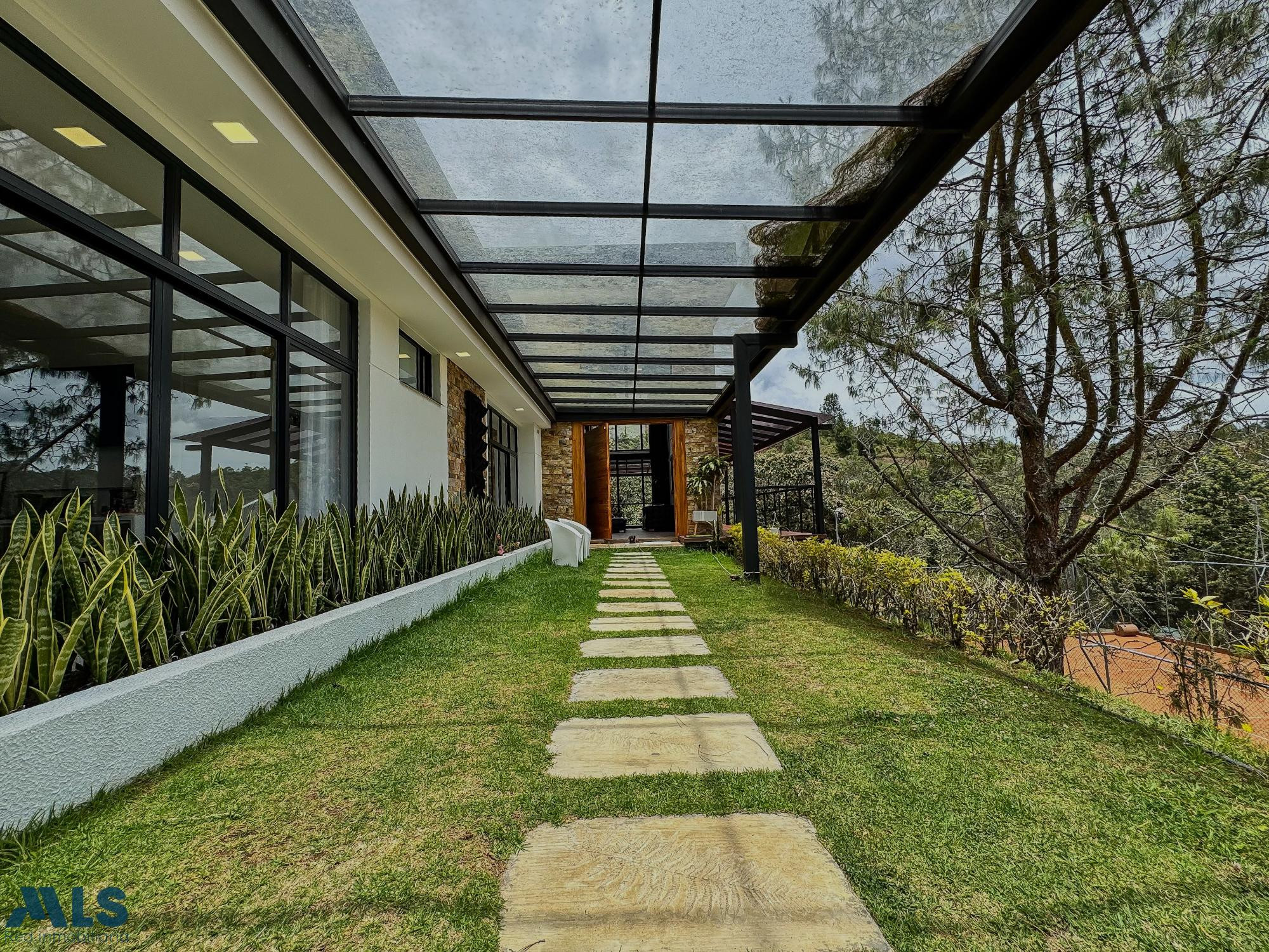 Hermosa y moderna casa en Alto del Escobero envigado - alto del escobero envigado