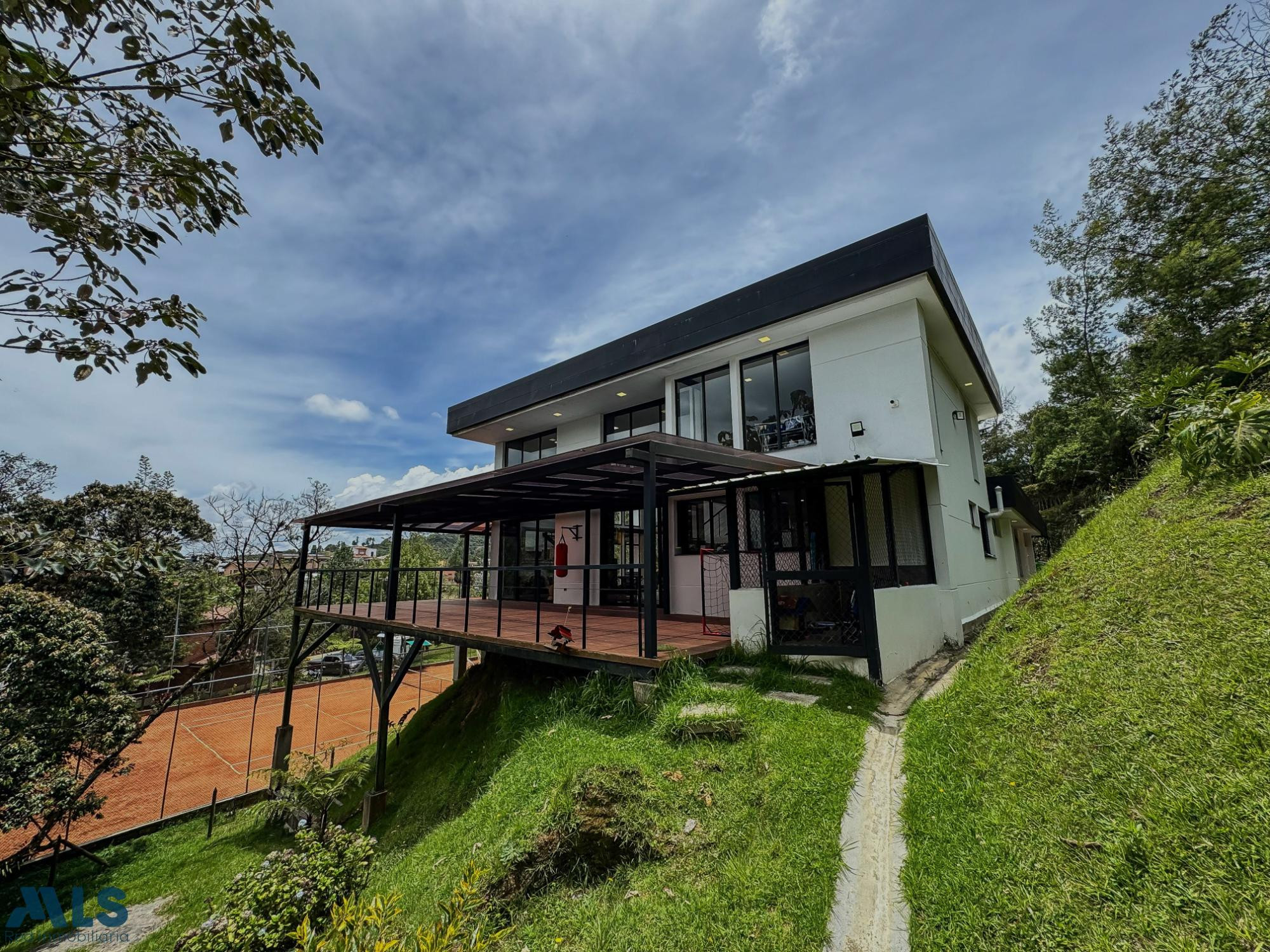 Hermosa y moderna casa en Alto del Escobero envigado - alto del escobero envigado