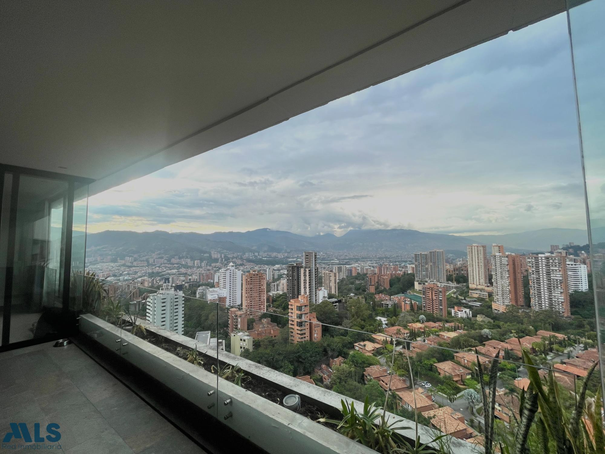 APTO CON ESPECTACULAR VISTA POBLADO SAN LUCAS medellin - san lucas