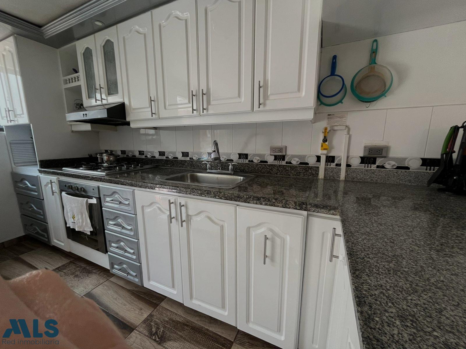 Venta de casa en Envigado: Amplia y con excelente ubicación envigado - manga azul