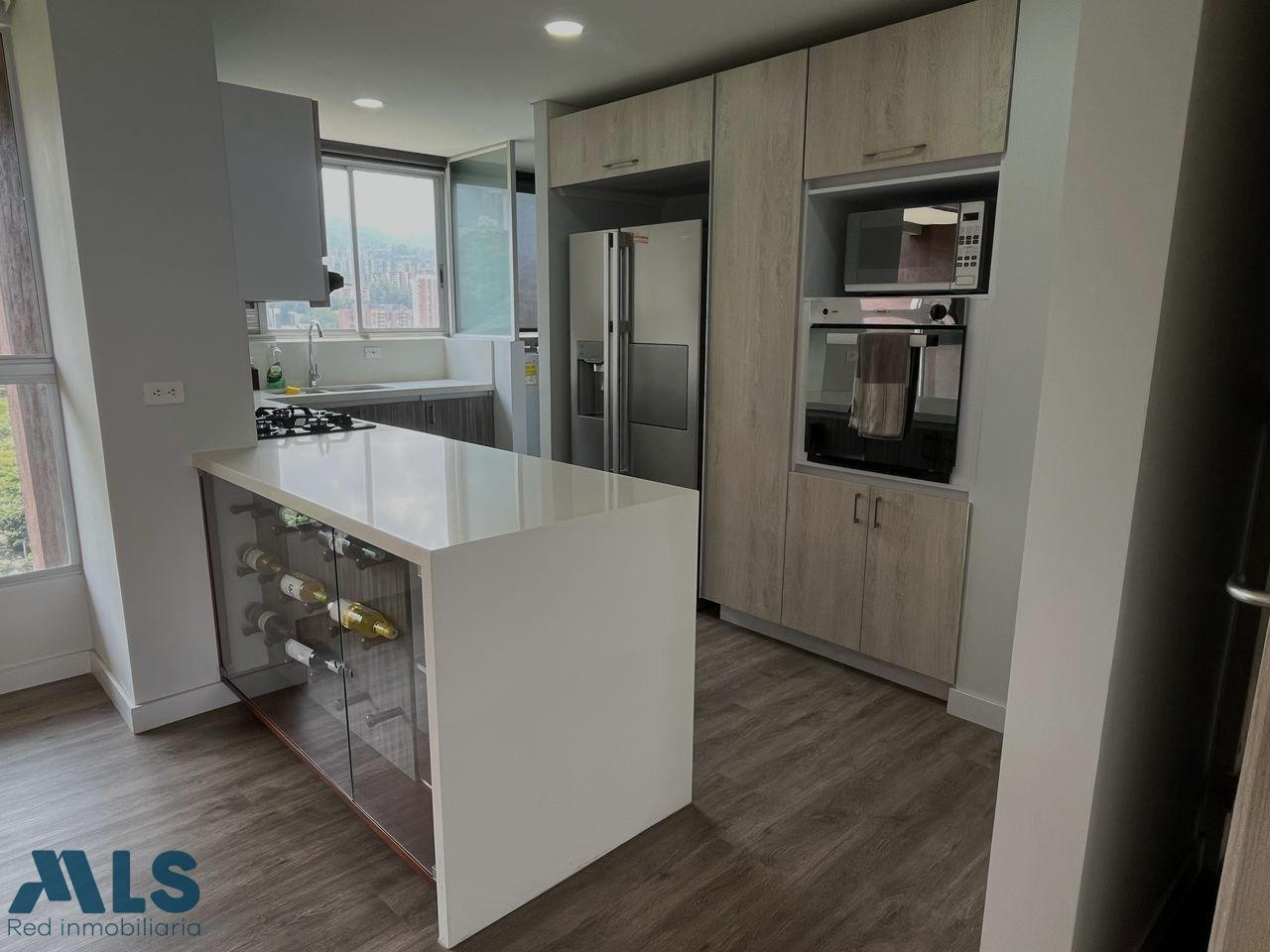 apartamento en parte baja poblado medellin - santa maria de los angeles