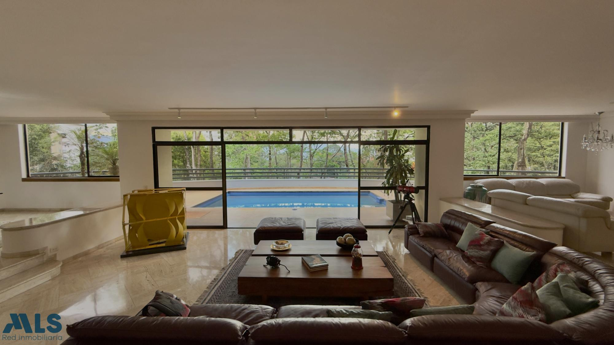 GRAN APARTAMENTO CON PISCINA EN EL CAMPESTRE medellin - el campestre