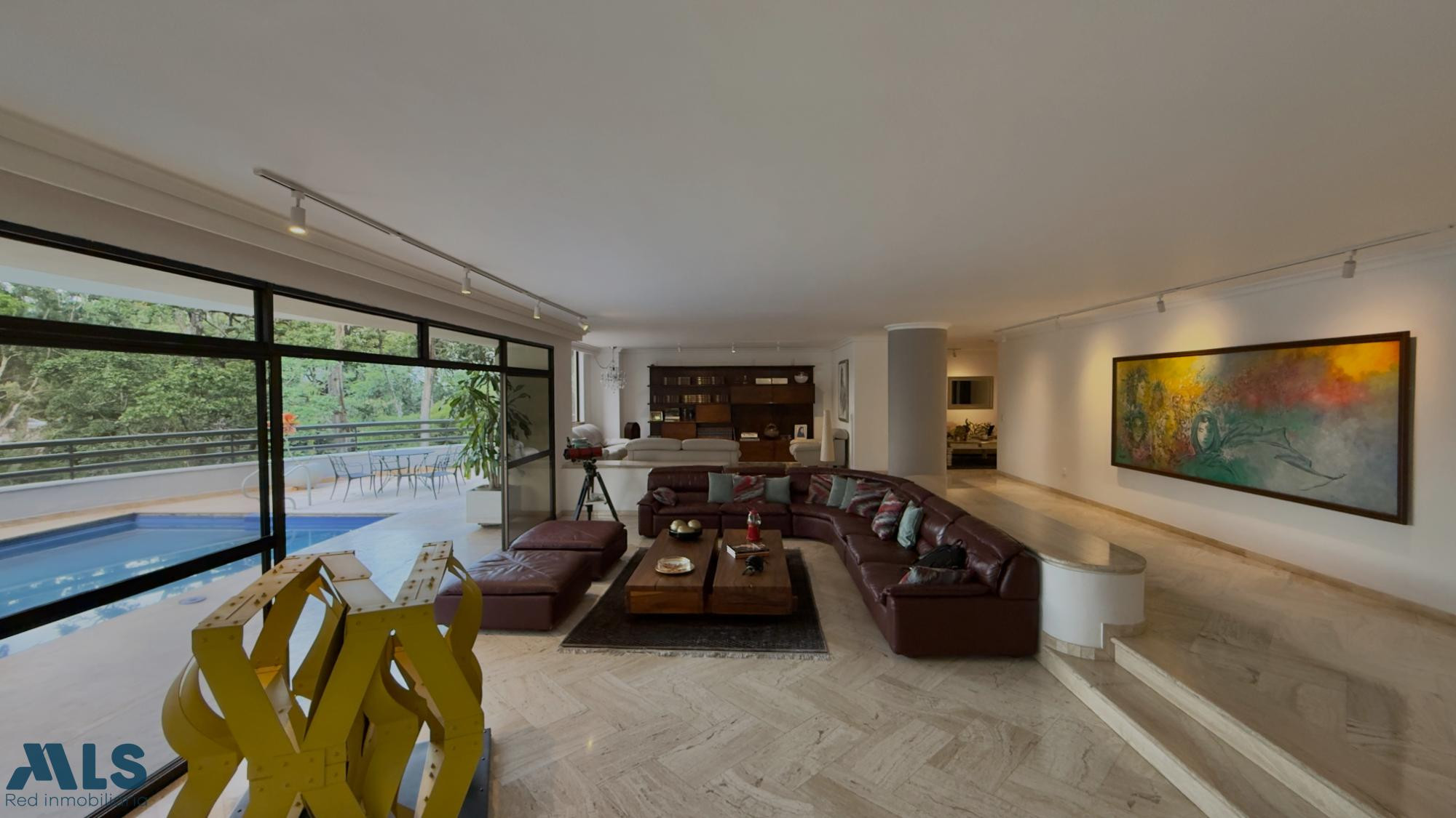 GRAN APARTAMENTO CON PISCINA EN EL CAMPESTRE medellin - el campestre