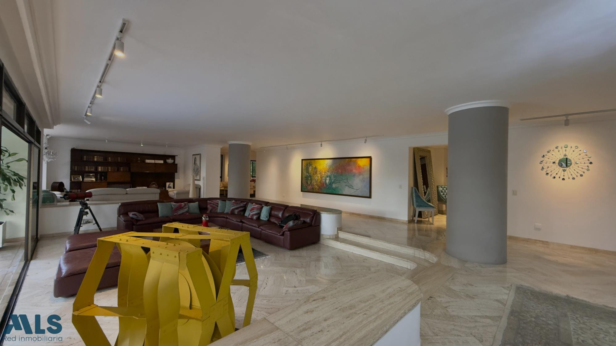GRAN APARTAMENTO CON PISCINA EN EL CAMPESTRE medellin - el campestre