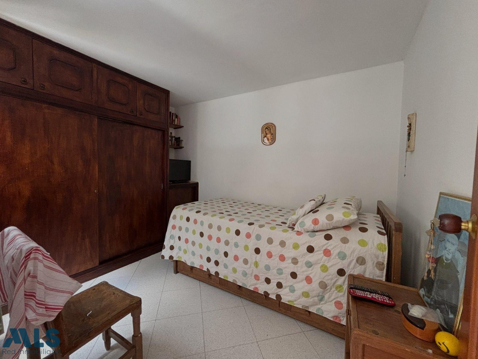 Casa en venta, con excelente ubicación sabaneta - villas del carmen