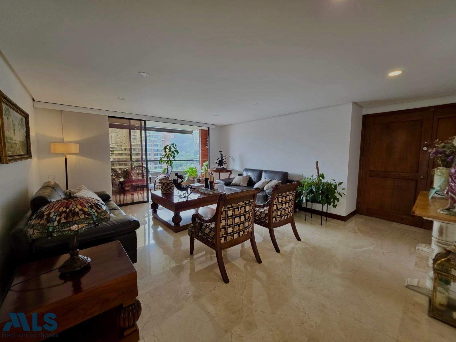 Apartamento en el tesoro piso alto medellin - el tesoro