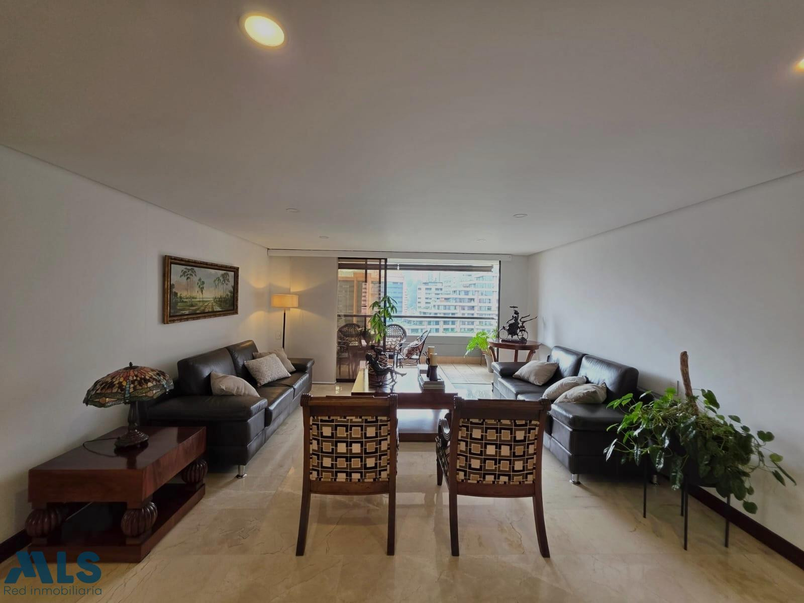 Apartamento en el tesoro piso alto medellin - el tesoro