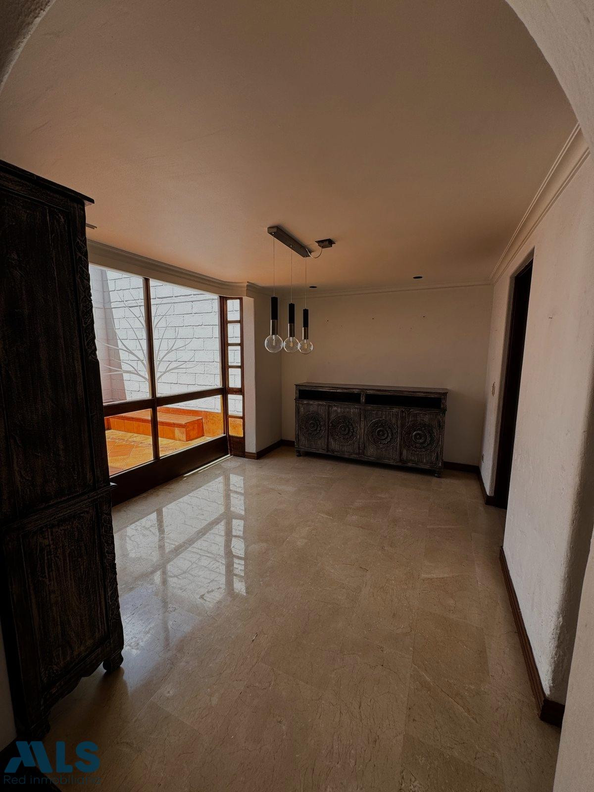 Casa de 4 dormitorios en la parte baja de Envigado envigado - loma del escobero