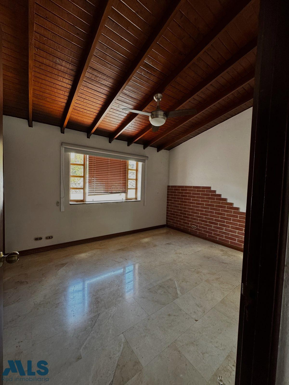 Casa de 4 dormitorios en la parte baja de Envigado envigado - loma del escobero