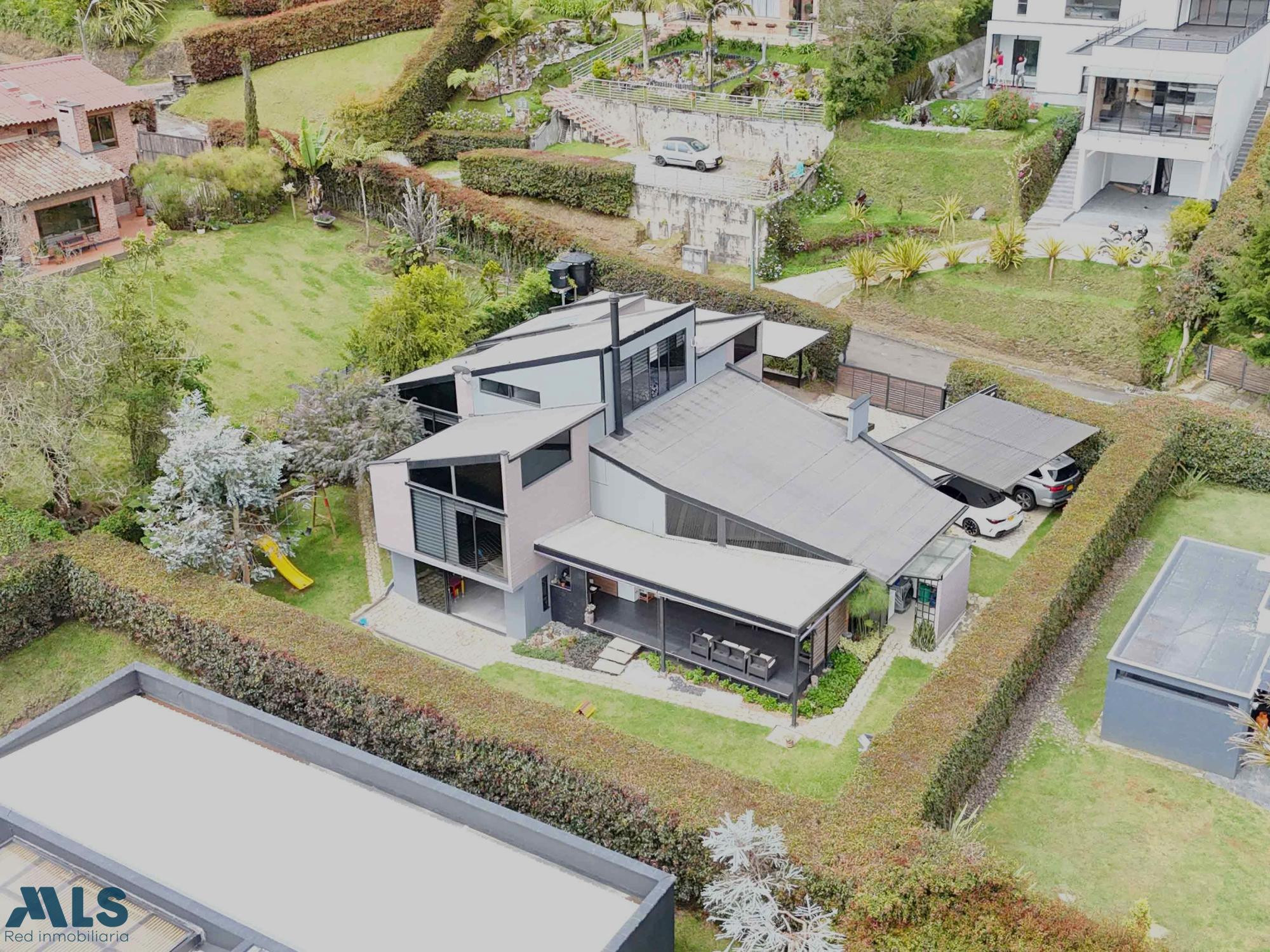 Casa de moderna en unidad cerrada Alto del Escobero envigado - alto del escobero envigado
