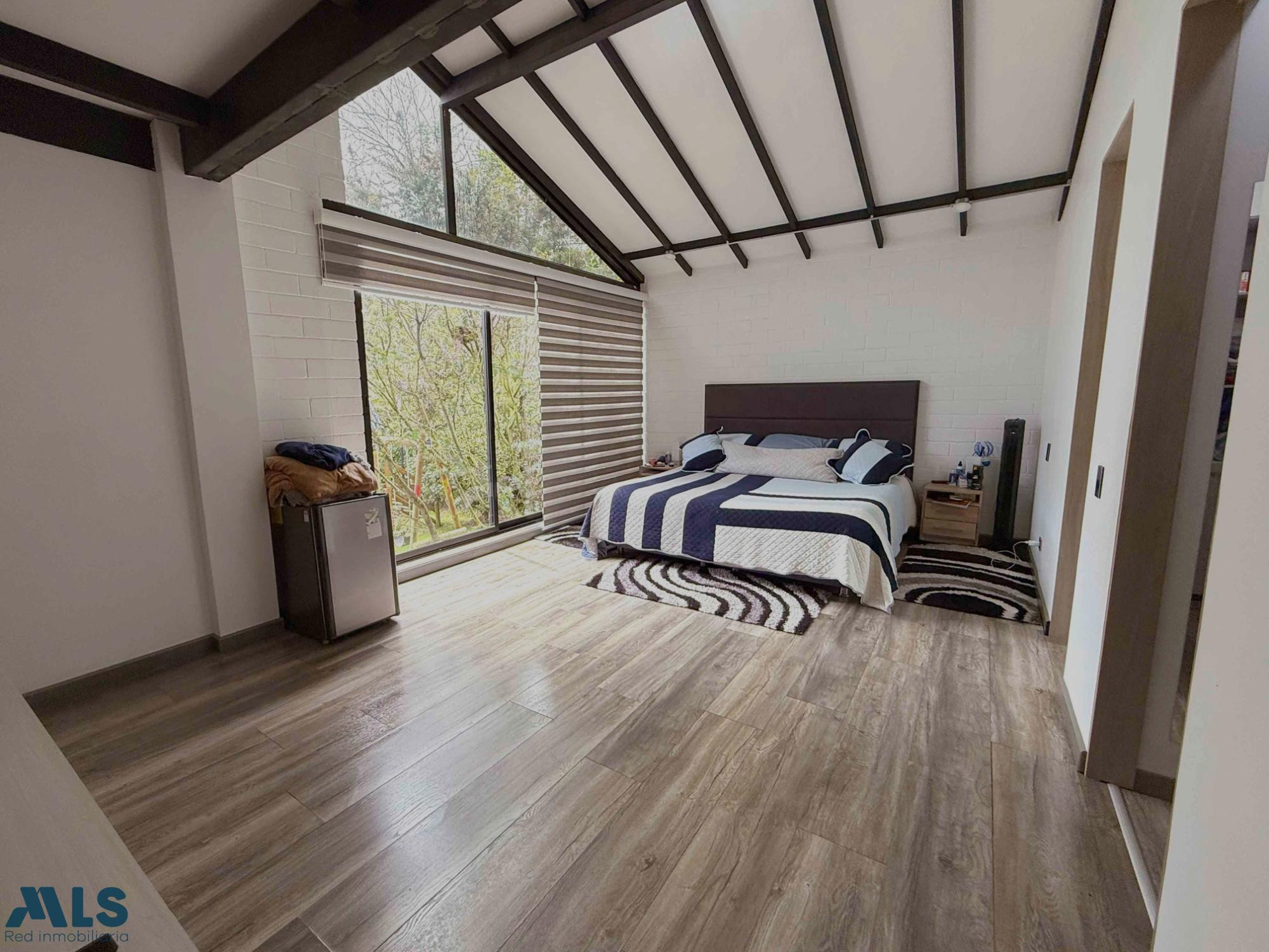 Casa de moderna en unidad cerrada Alto del Escobero envigado - alto del escobero envigado