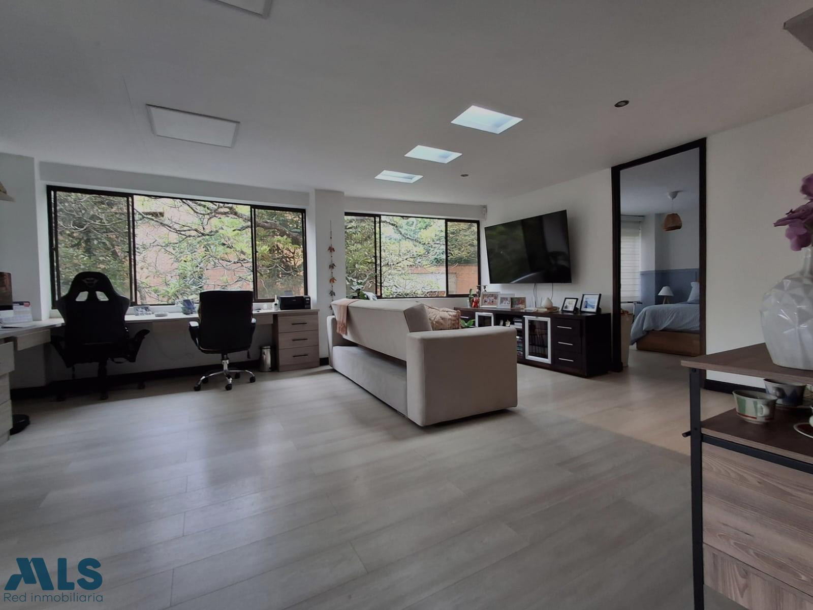 Apartamento en Loma del Tesoro con excelente ubicación. medellin - el tesoro