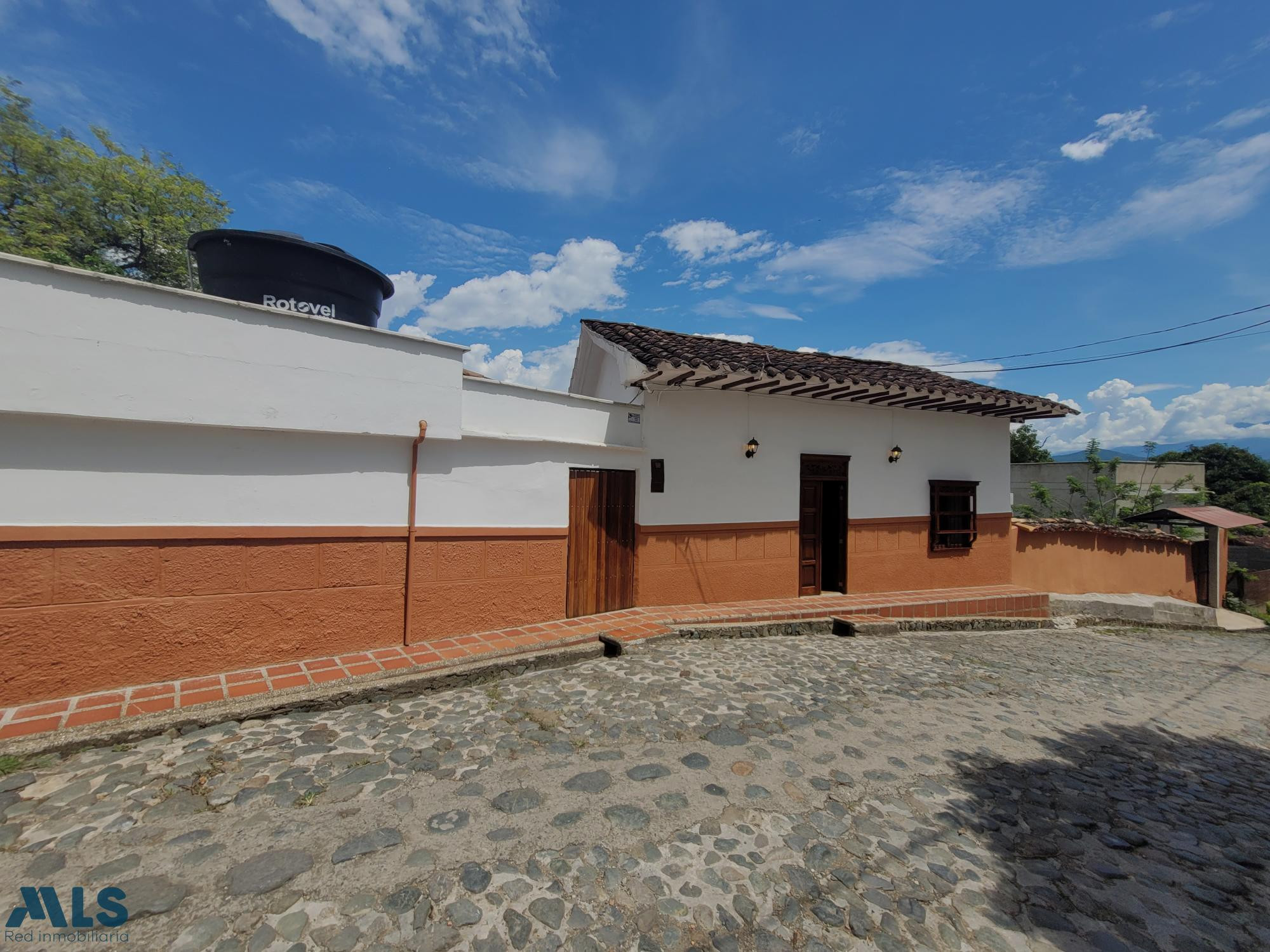 Casa Colonial y lote en zona urbana de Sopetran sopetran - llano de montana