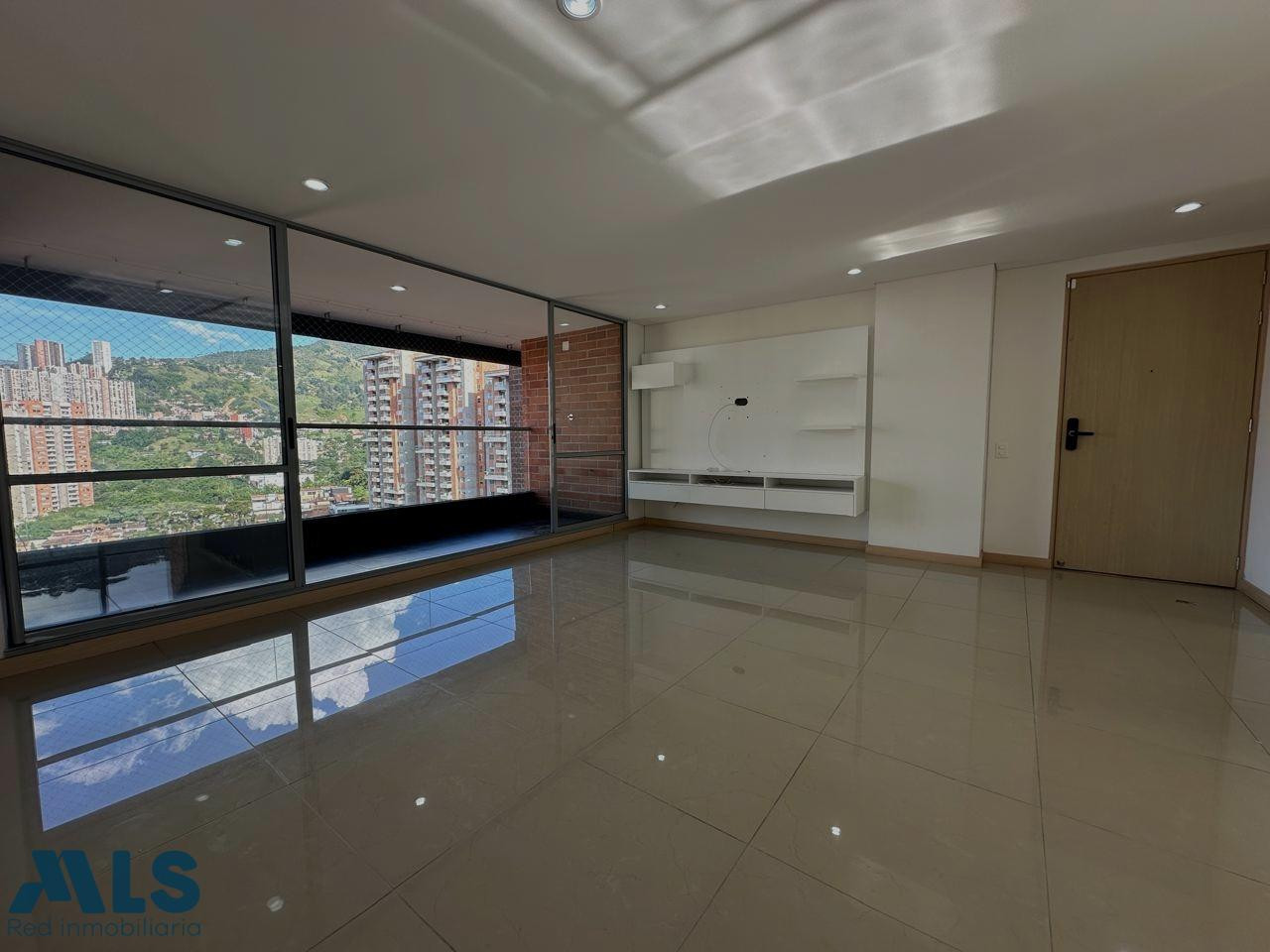 Apartamento amplio y con hermosa vista en Sabaneta sabaneta - loma de san jose