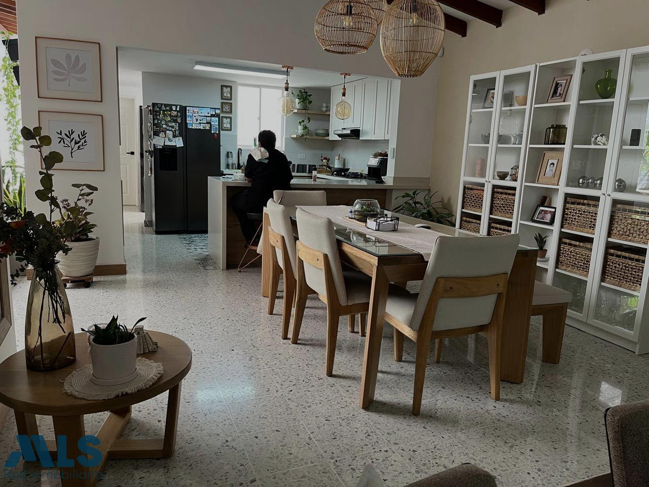 AMPLIA CASA EN VENTA CRA 83A # 40A 12 SIMON BOLIVAR medellin - simon bolivar