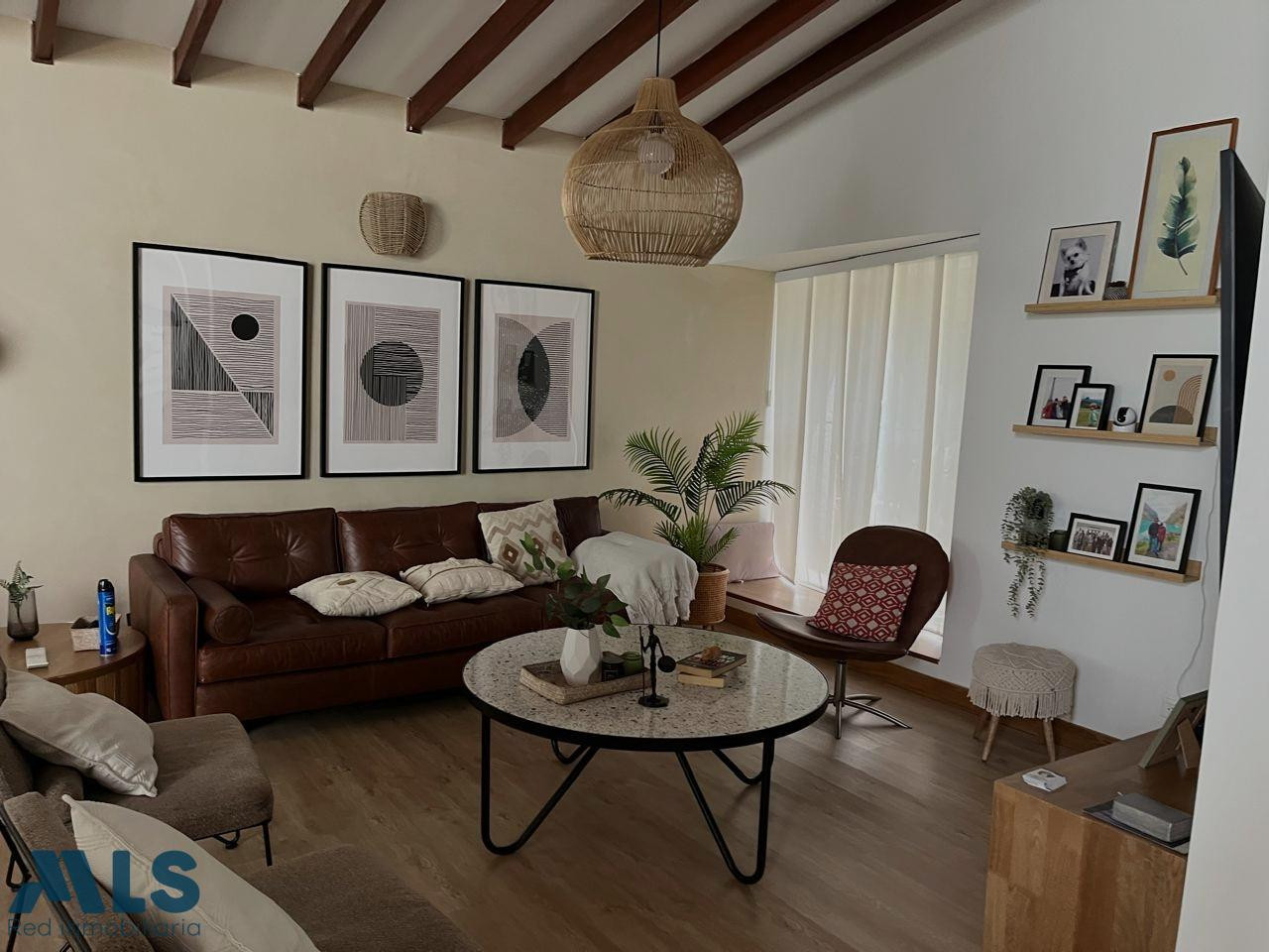 AMPLIA CASA EN VENTA CRA 83A # 40A 12 SIMON BOLIVAR medellin - simon bolivar