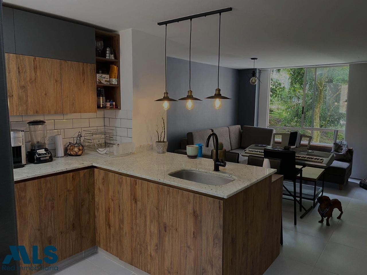 APARTAMENTO REMODELADO PARA LA VENTA EN LA NLOMA DEL INDIO medellin - loma del indio