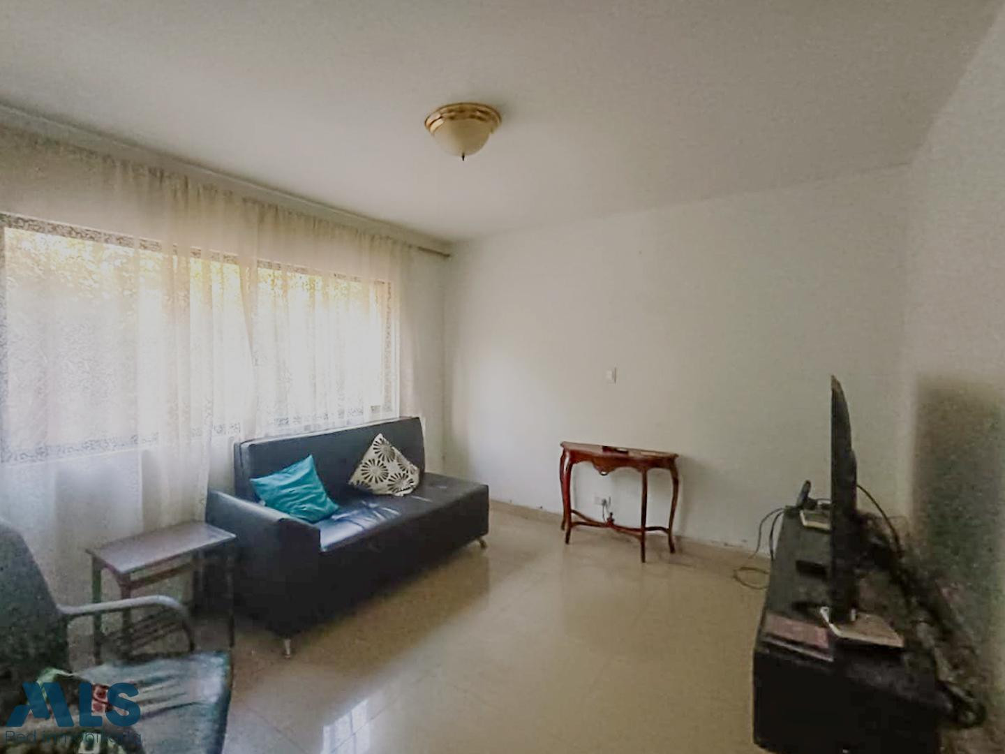 Amplio apartamento cerca a don quijote, laureles medellin - laureles