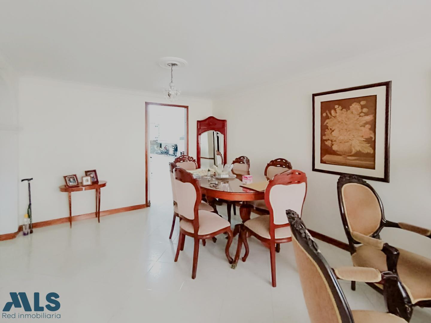 Apartamento en la castellana con parqueadero propio medellin - la castellana