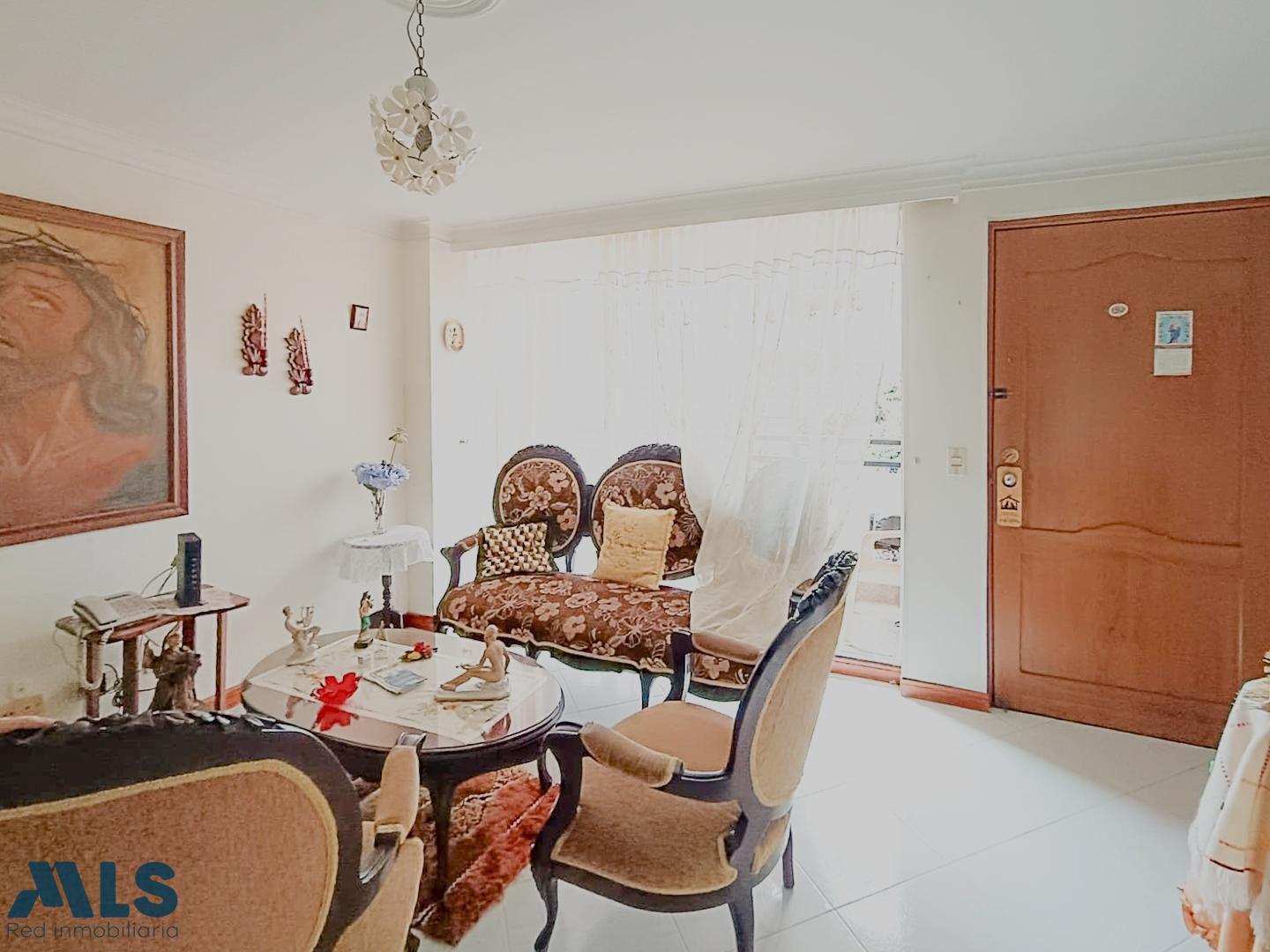 Apartamento en la castellana con parqueadero propio medellin - la castellana
