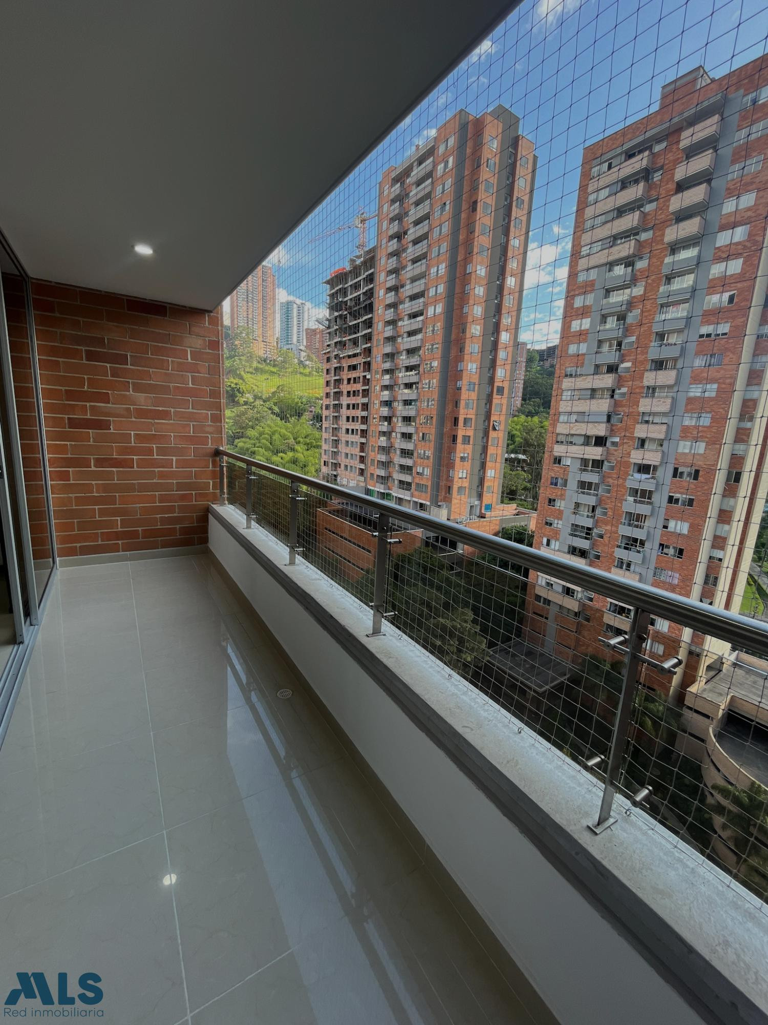 HERMOSO APARTAMENTO EN PISO 14 BARRIO LOS ALCAZARES. sabaneta - los alcazares