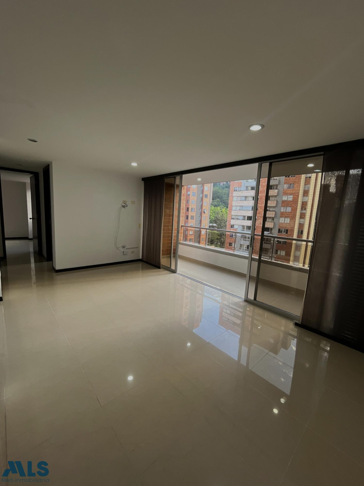 HERMOSO APARTAMENTO EN PISO 14 BARRIO LOS ALCAZARES. sabaneta - los alcazares