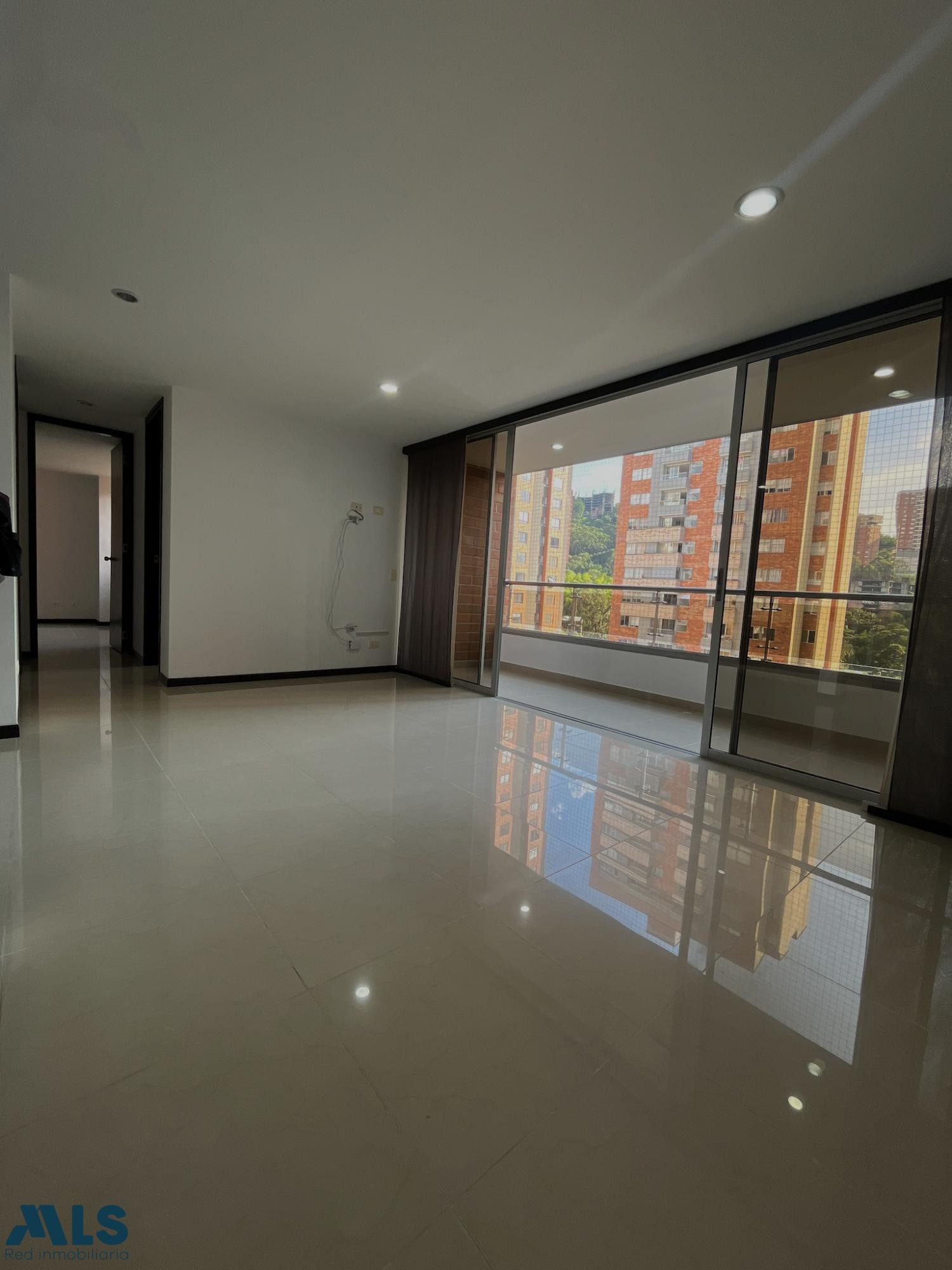 HERMOSO APARTAMENTO EN PISO 14 BARRIO LOS ALCAZARES. sabaneta - los alcazares