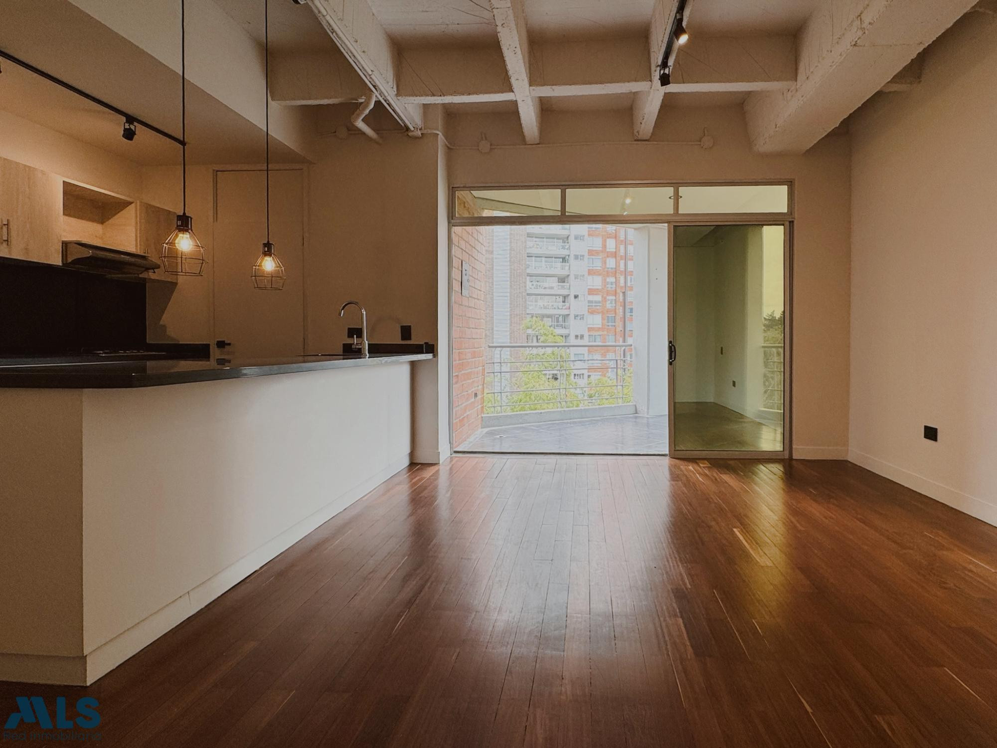 Apartaestudio en el Tesoro con balcón remodelado medellin - el tesoro