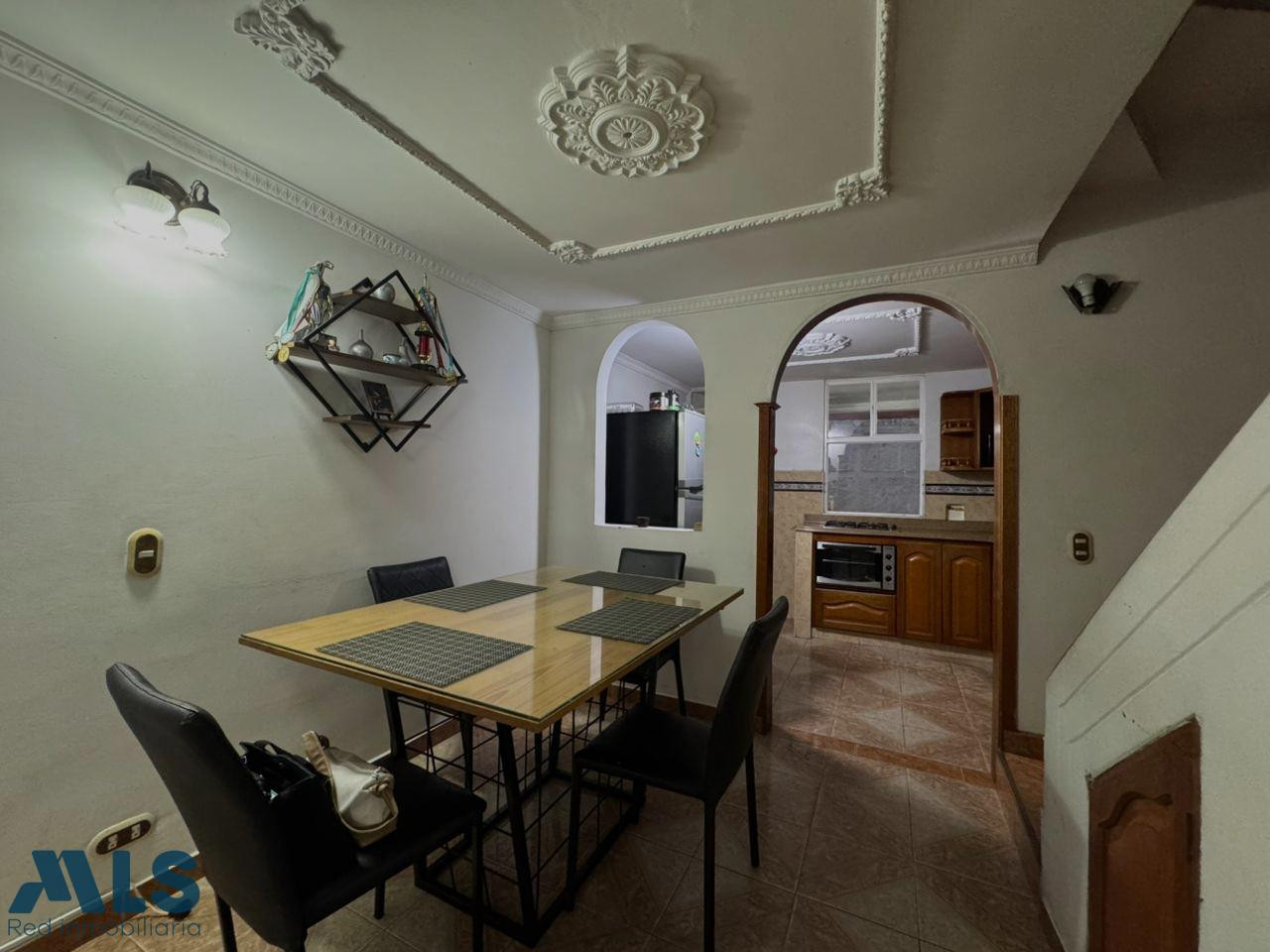 Casa muy comercial, sector Rodeo Alto medellin - belen rodeo alto