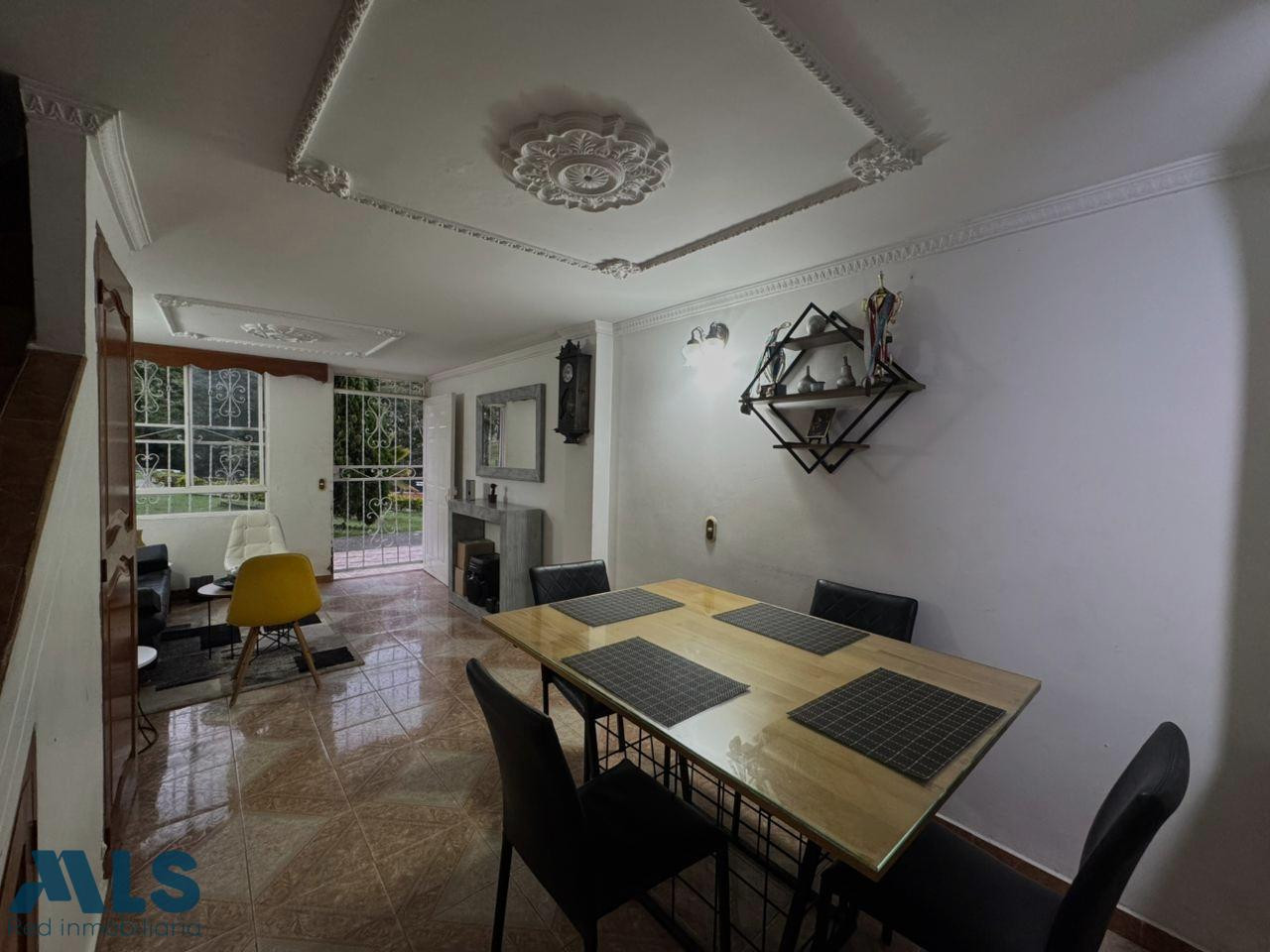 Casa muy comercial, sector Rodeo Alto medellin - belen rodeo alto