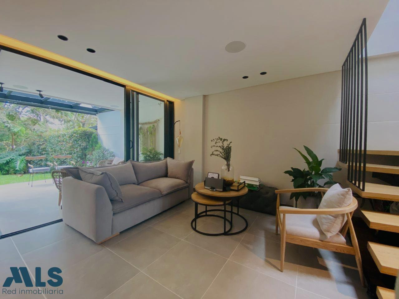 Hermosa y moderna casa en venta en envigado envigado - loma el atravesado