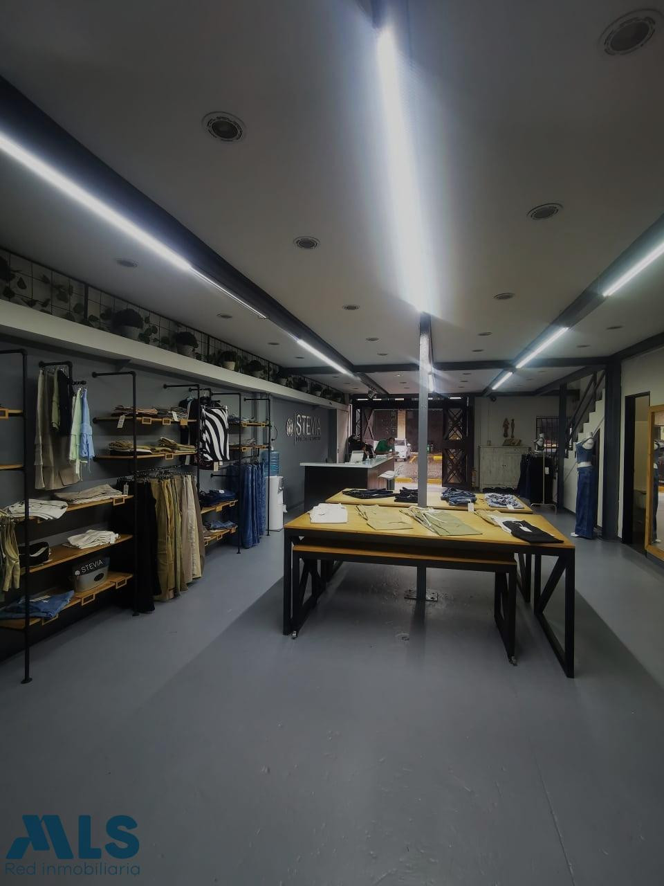 amplia bodega en excelente ubicación y distribución interna medellin - guayabal