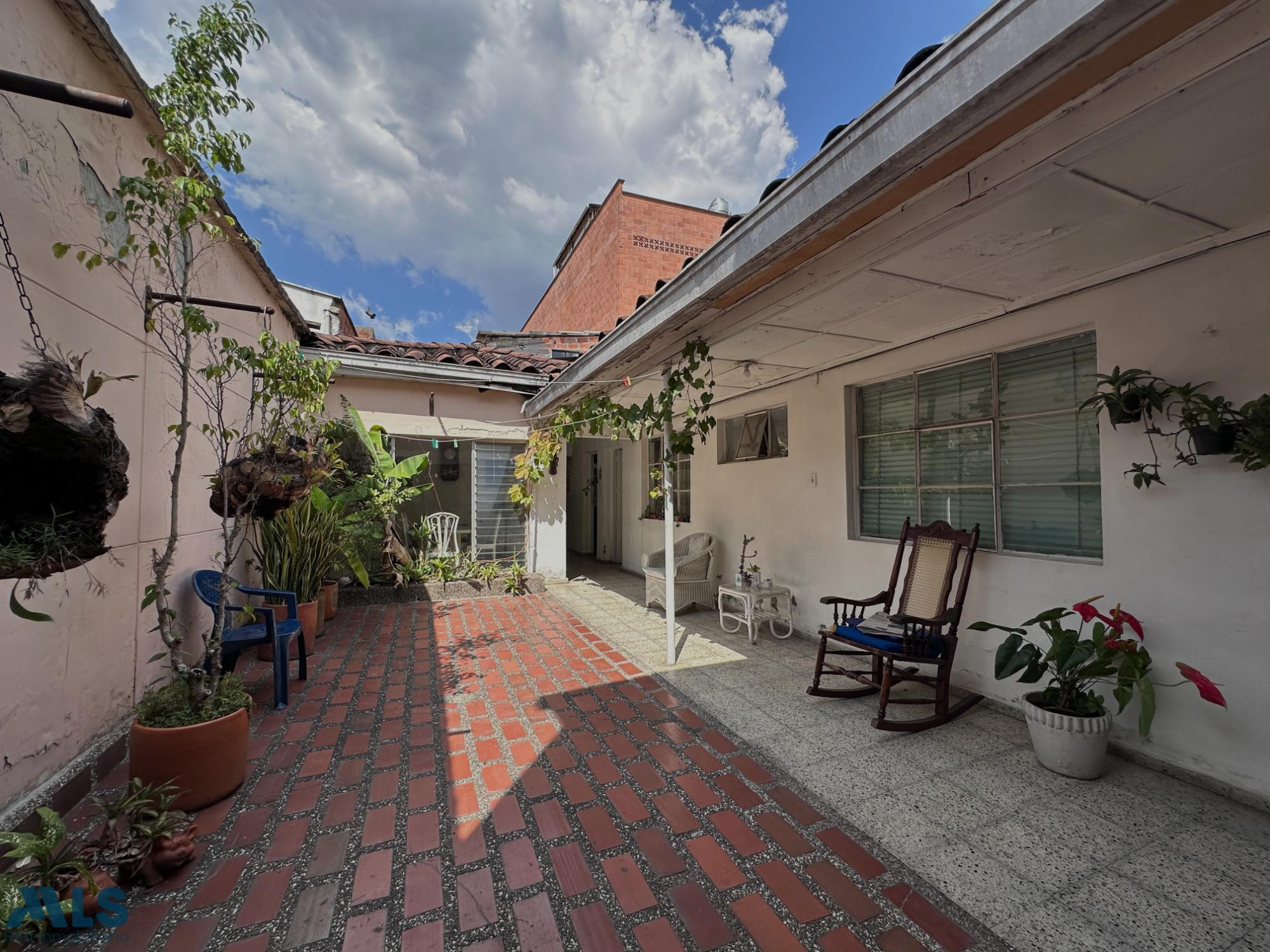 CASA LOTE EN VENTA EN MANILA - POBLADO medellin - manila