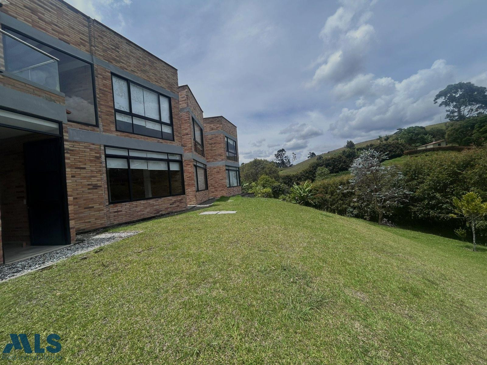Hermosa casa en parcelación la selva rionegro - corredor san antonio la ceja rionegro