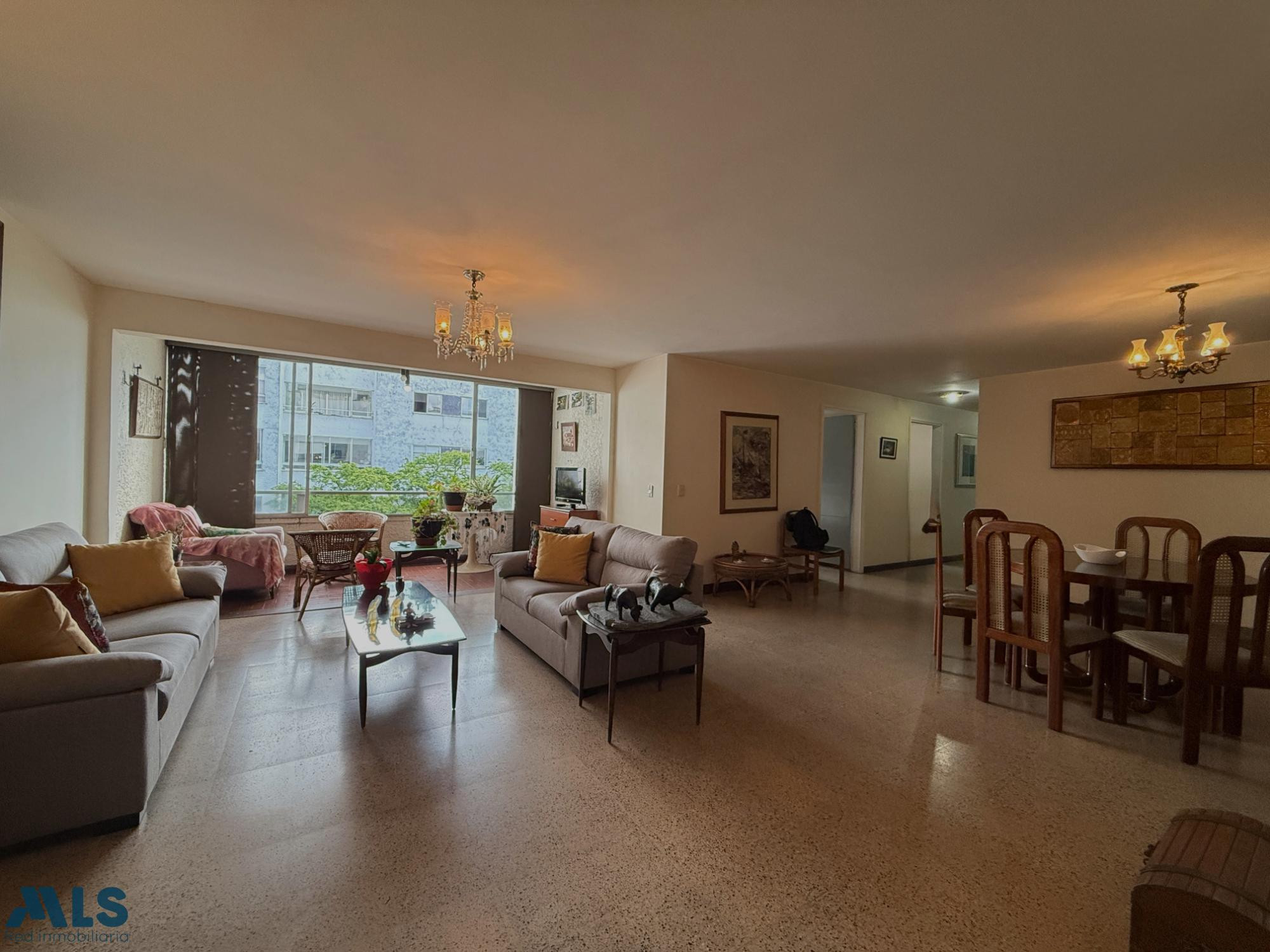En venta apartamento generoso, Sector Suramericana medellin - suramericana