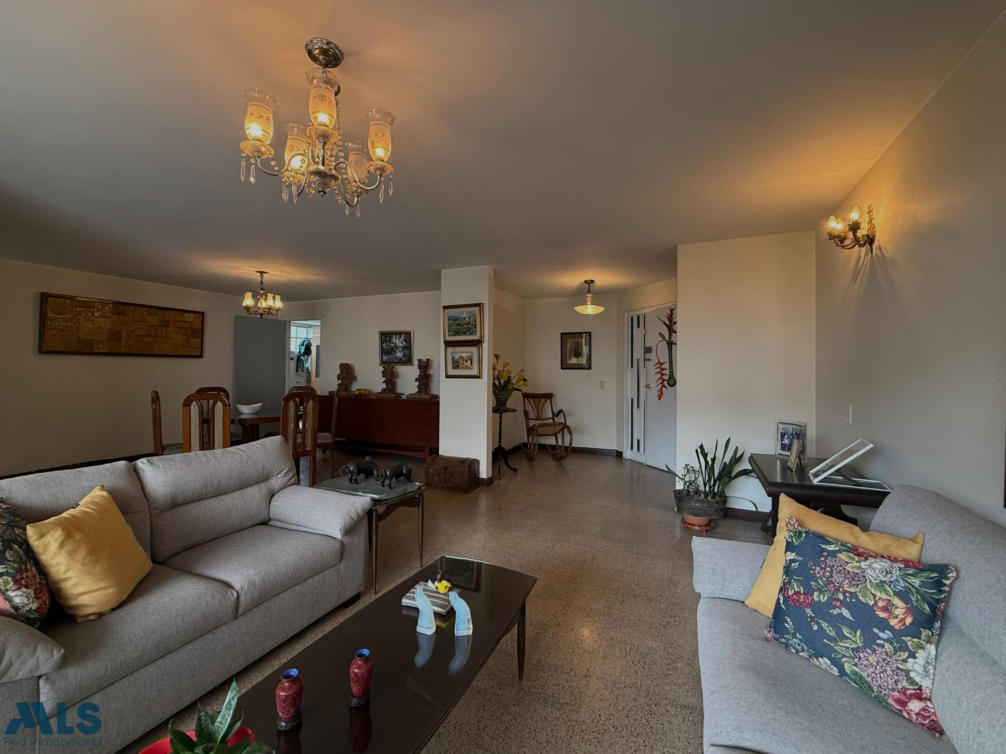 En venta apartamento generoso, Sector Suramericana medellin - suramericana
