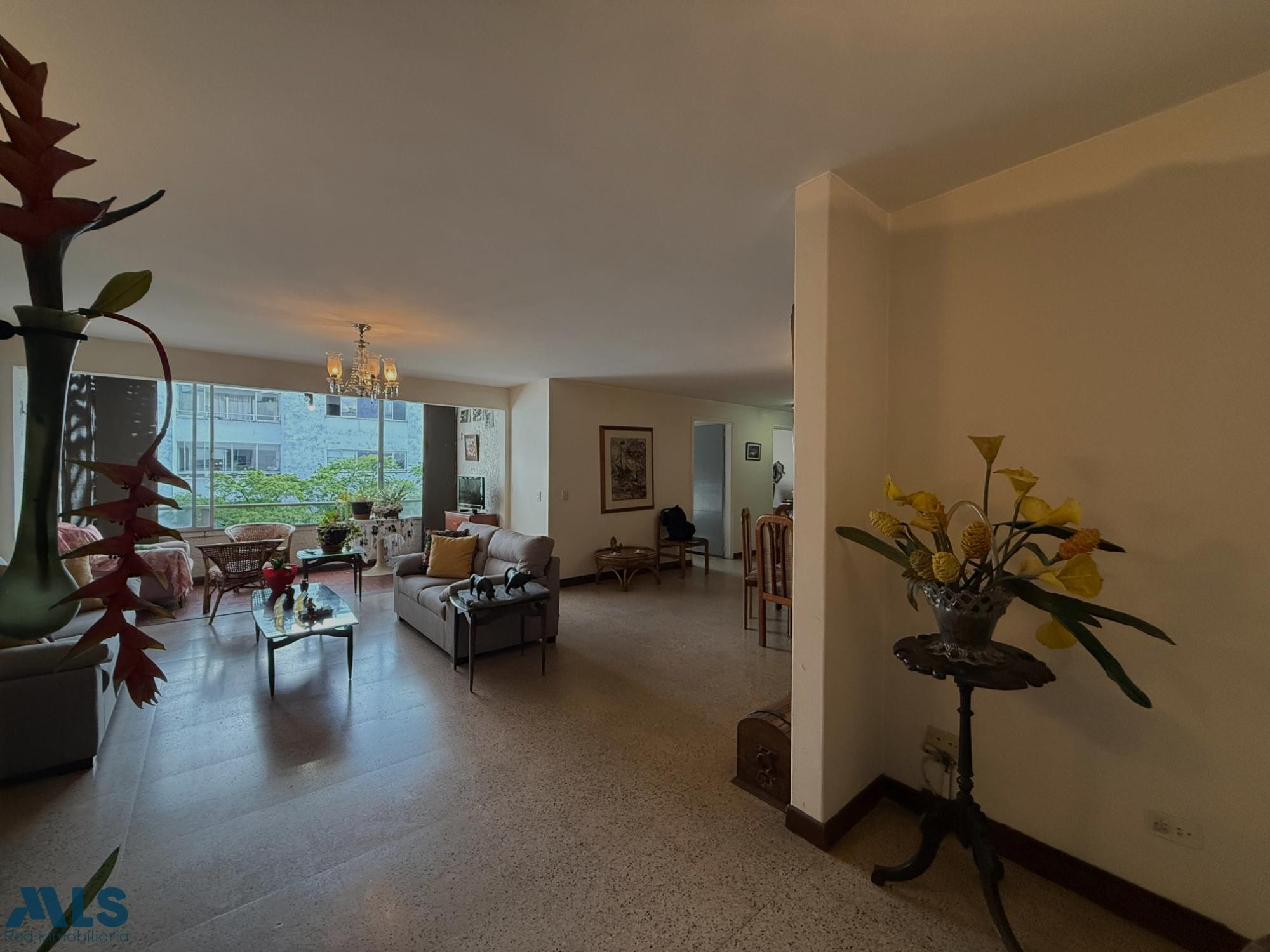 En venta apartamento generoso, Sector Suramericana medellin - suramericana