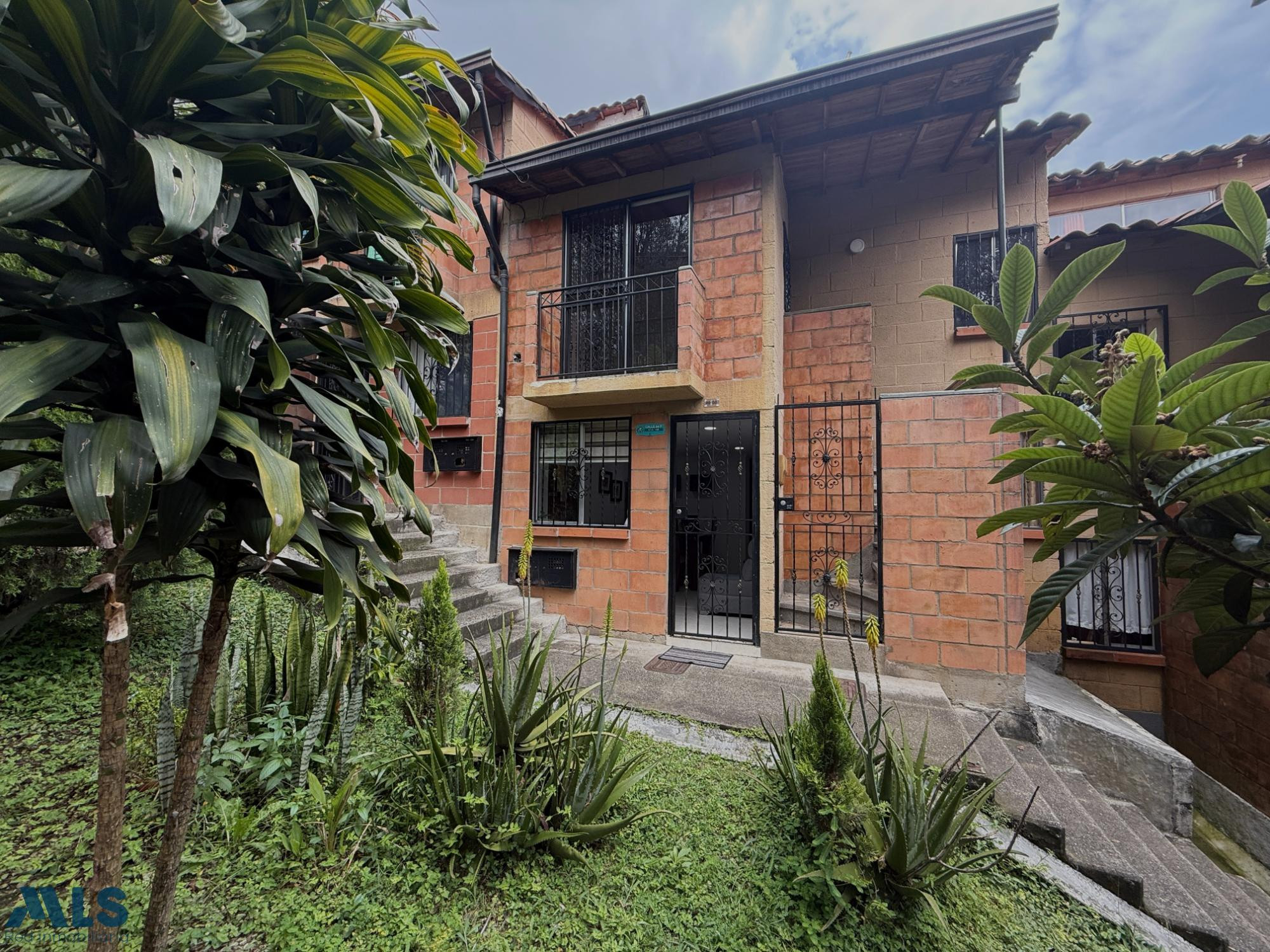 Casa en primer piso, unidad abierta en Robledo Pajarito medellin - robledo pajarito