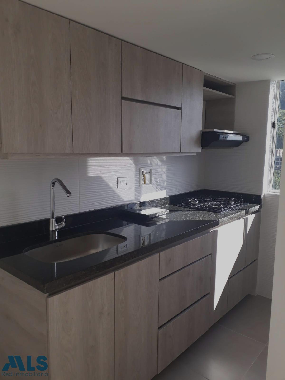 Apartamento en zona campestre con parqueadero privado envigado - la mina