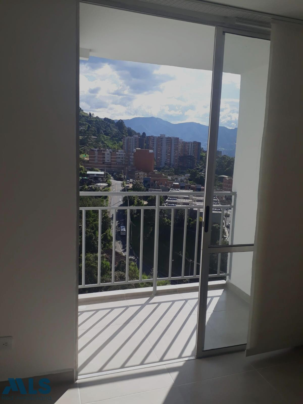 Apartamento en zona campestre con parqueadero privado envigado - la mina