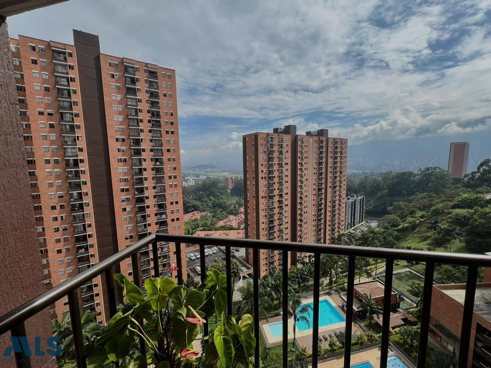 APARTAMENTO UNICO CON VISTA - UNIDAD COMPLETA RODEO ALTO medellin - belen rodeo alto
