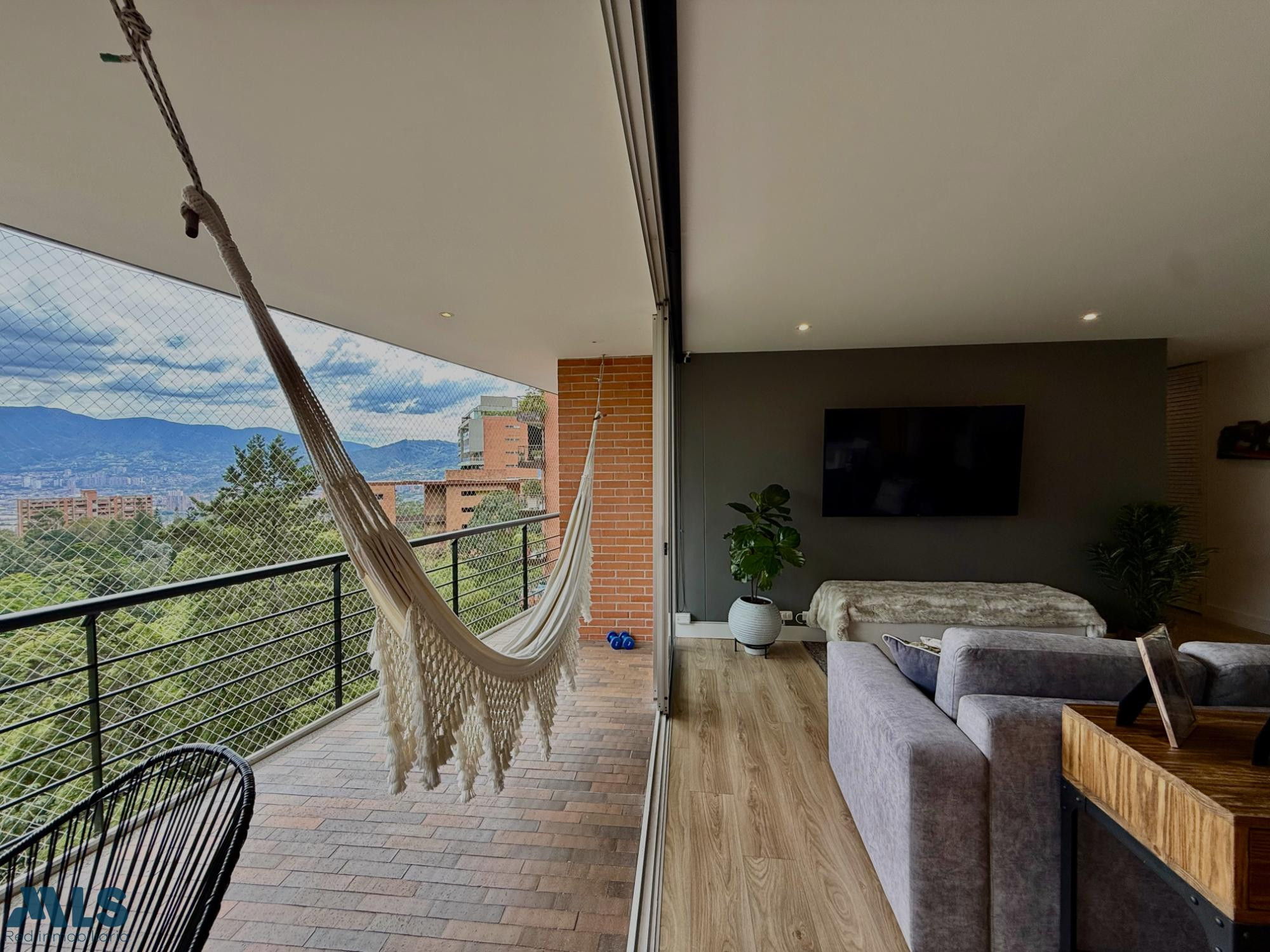 HERMOSO APARTAMENTO CON VISTA A LA CIUDAD EN SAN LUCAS! medellin - san lucas