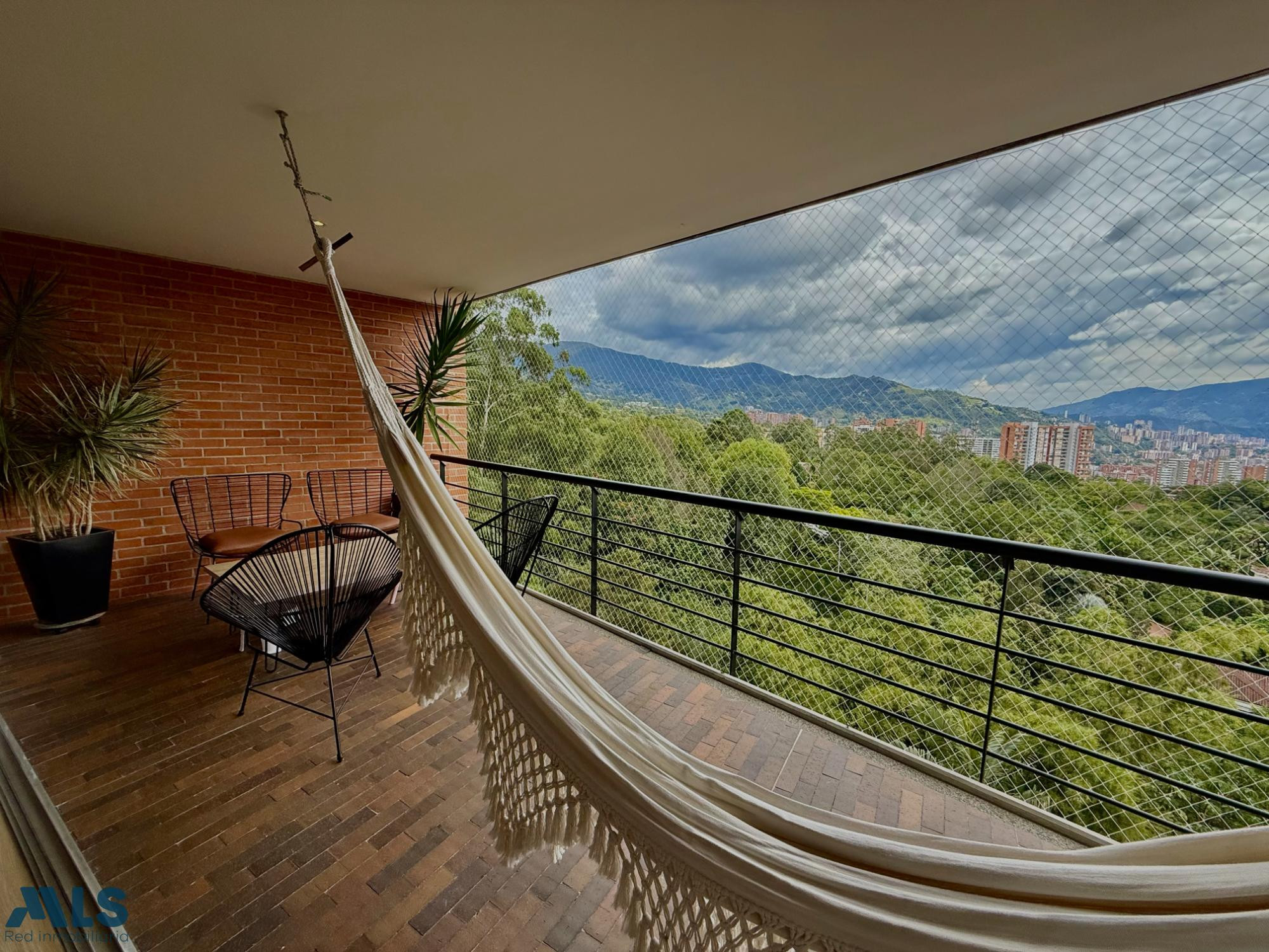 HERMOSO APARTAMENTO CON VISTA A LA CIUDAD EN SAN LUCAS! medellin - san lucas