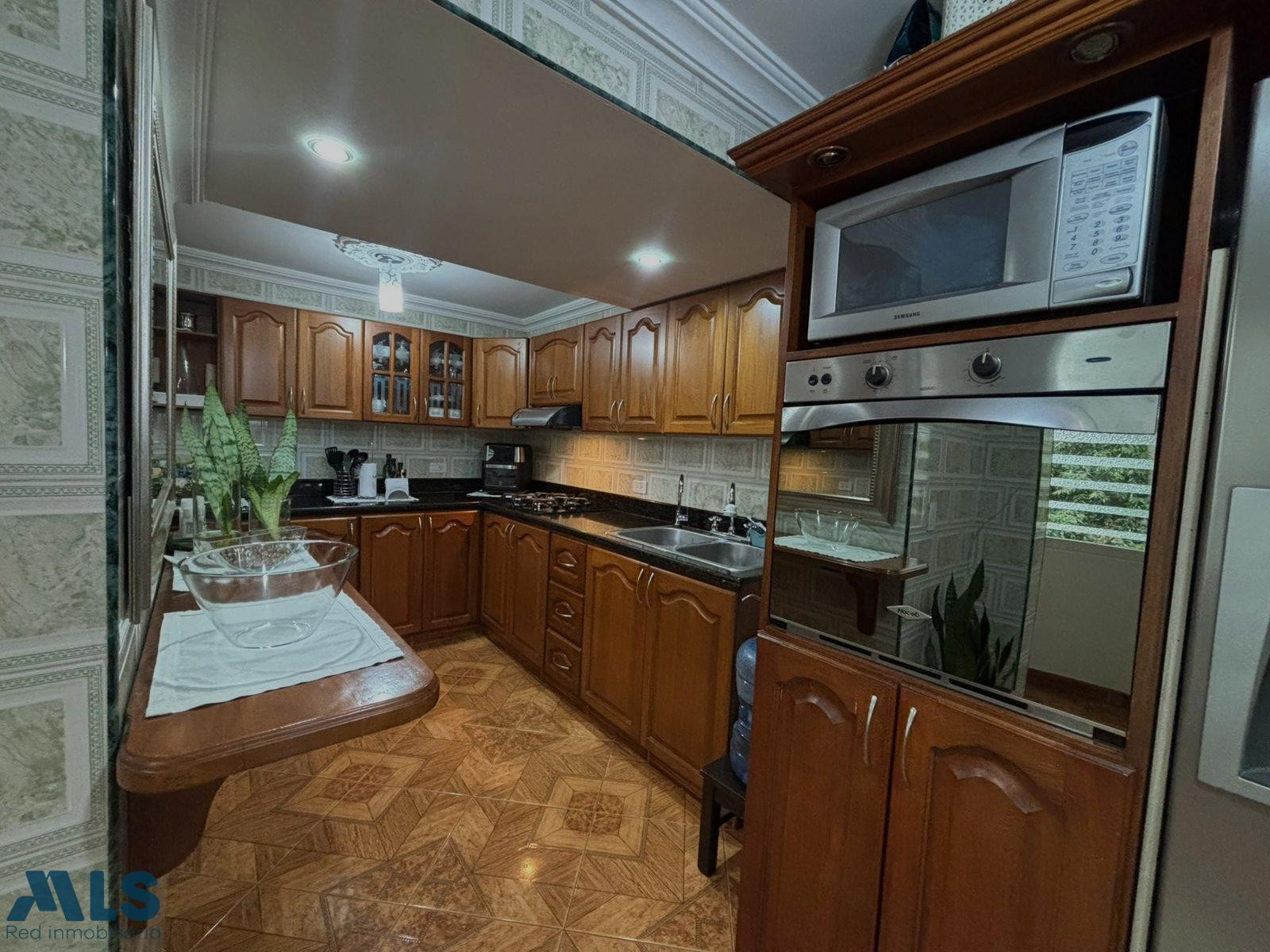 AMPLIO E ILUMINADO medellin - altamira