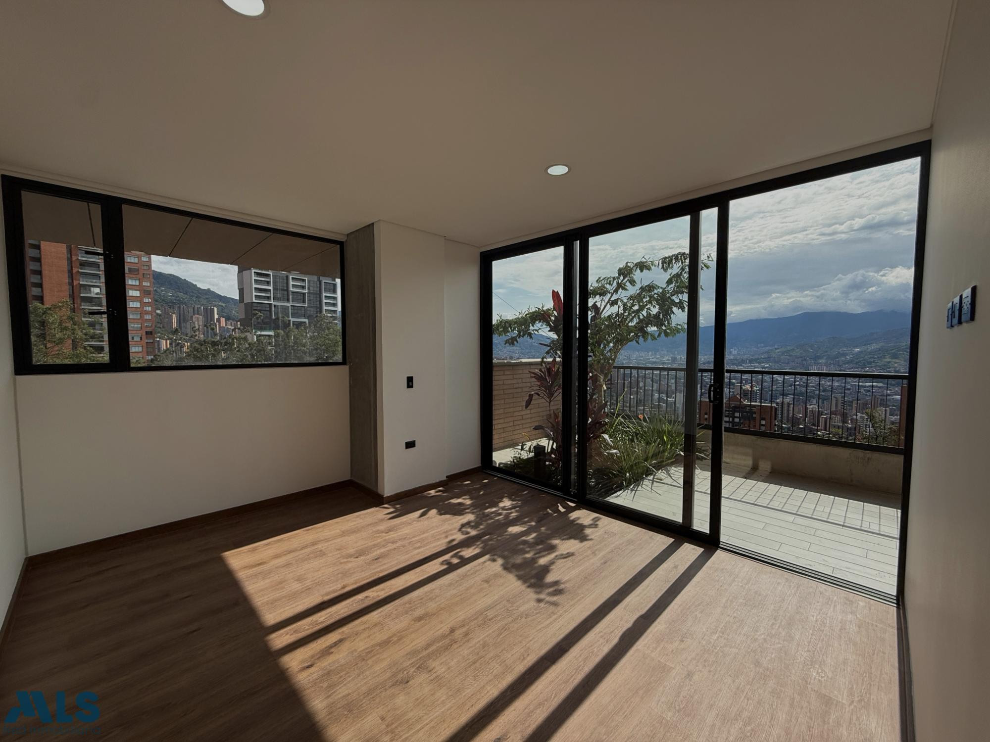 Estrena la mejor vista de Las Palmas en un apartamento con balcón amplio. medellin - alto de las palmas