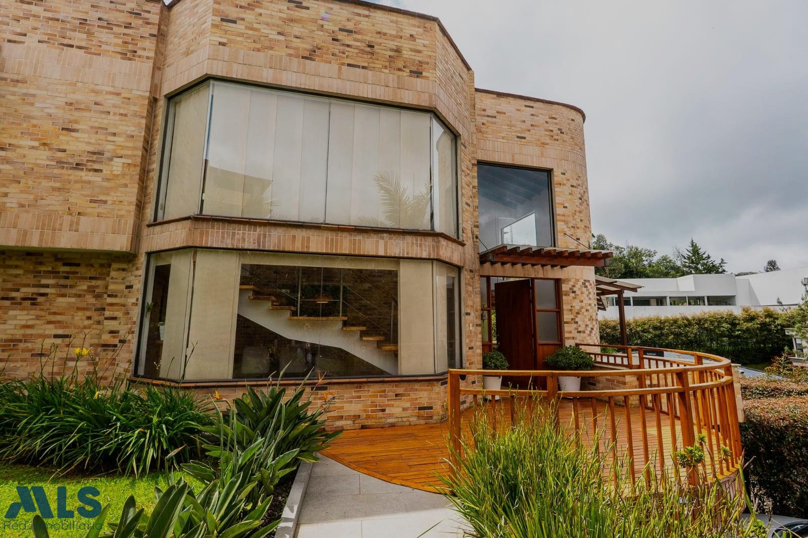 Hermosa casa tradicional amoblada envigado - alto del escobero envigado