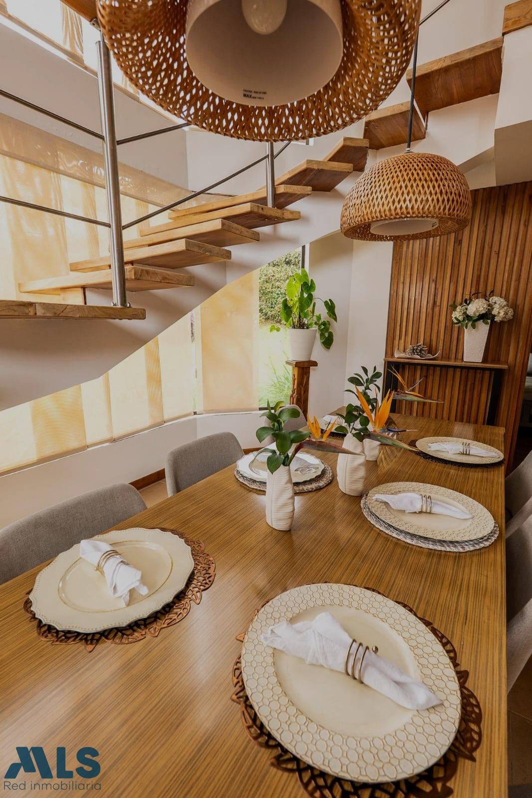 Hermosa casa tradicional amoblada envigado - alto del escobero envigado