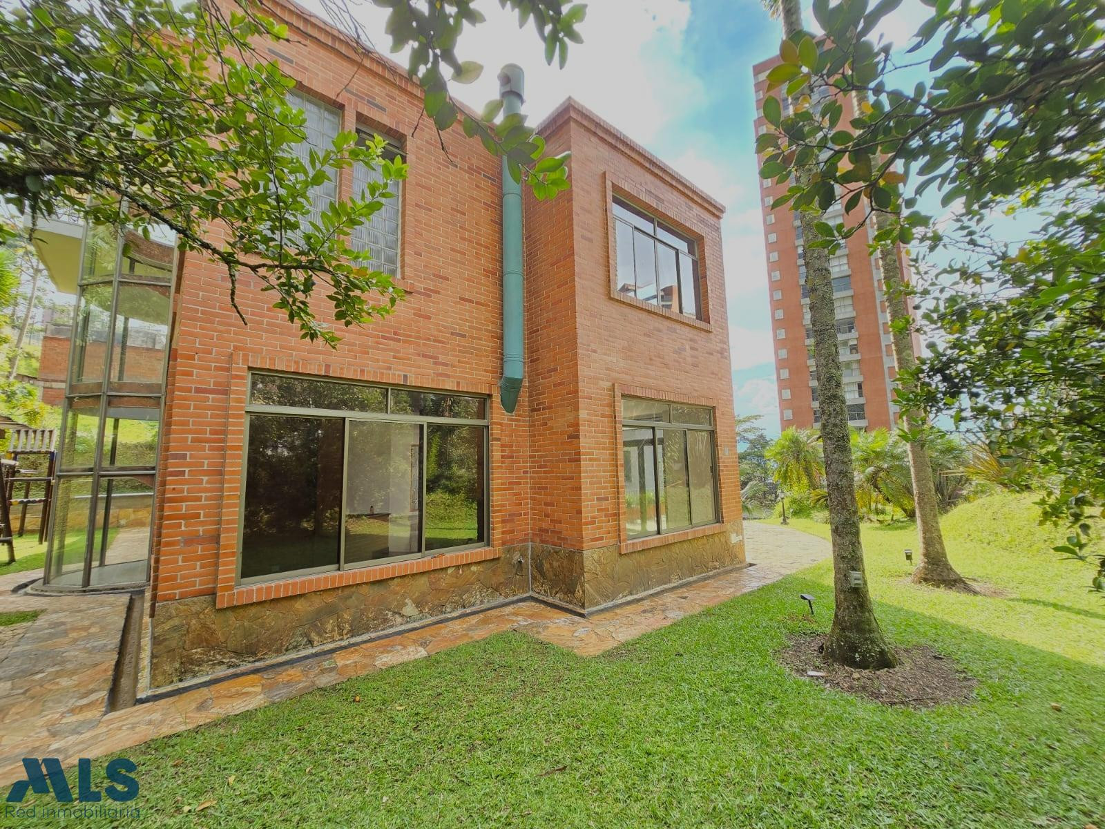 VENTA CASA CON ASCENSOR Y JACUZZI EN EL POBLADO medellin - loma cola del zorro