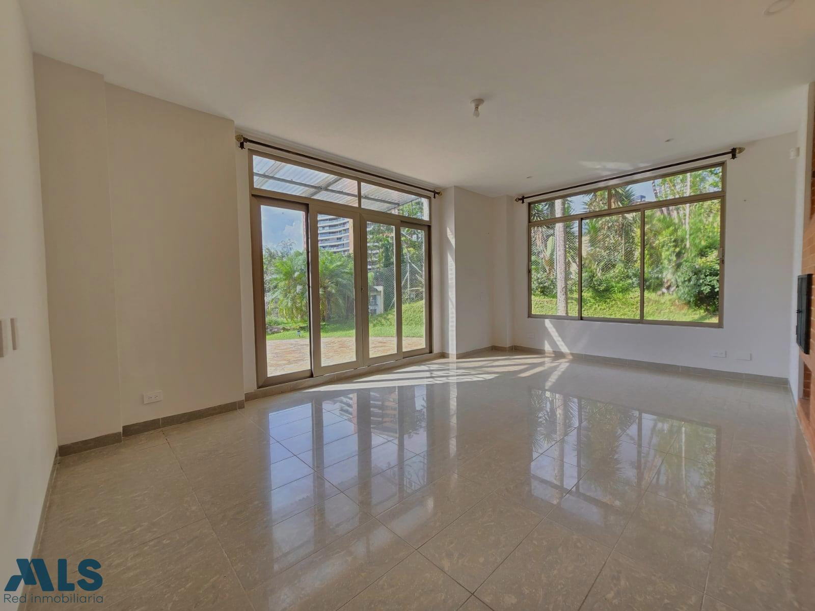 VENTA CASA CON ASCENSOR Y JACUZZI EN EL POBLADO medellin - loma cola del zorro